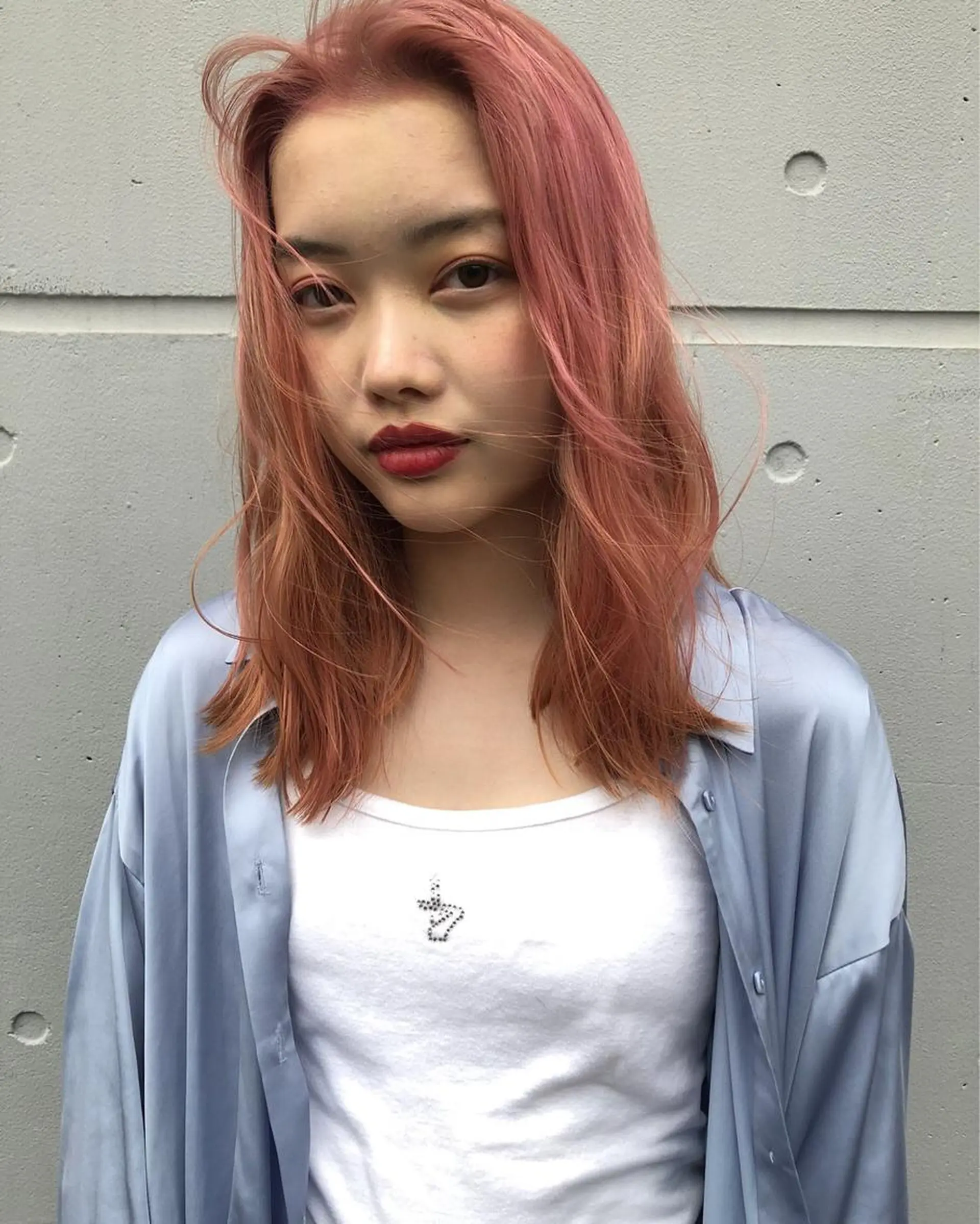 ミディアム カラー 菊地 柚乃のヘアスタイル