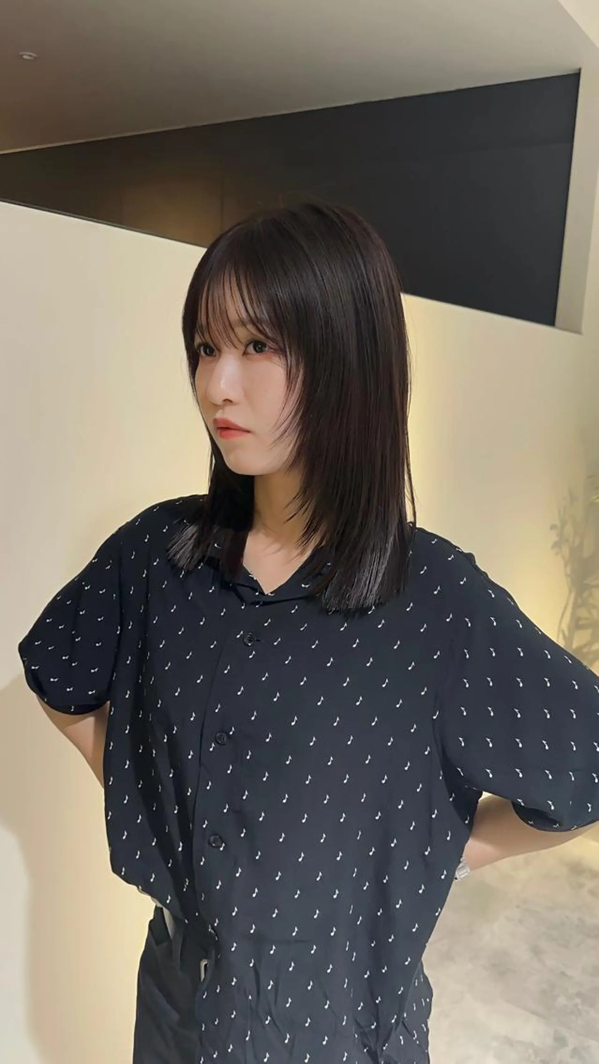 ミディアム 岸本 理希のヘアスタイル