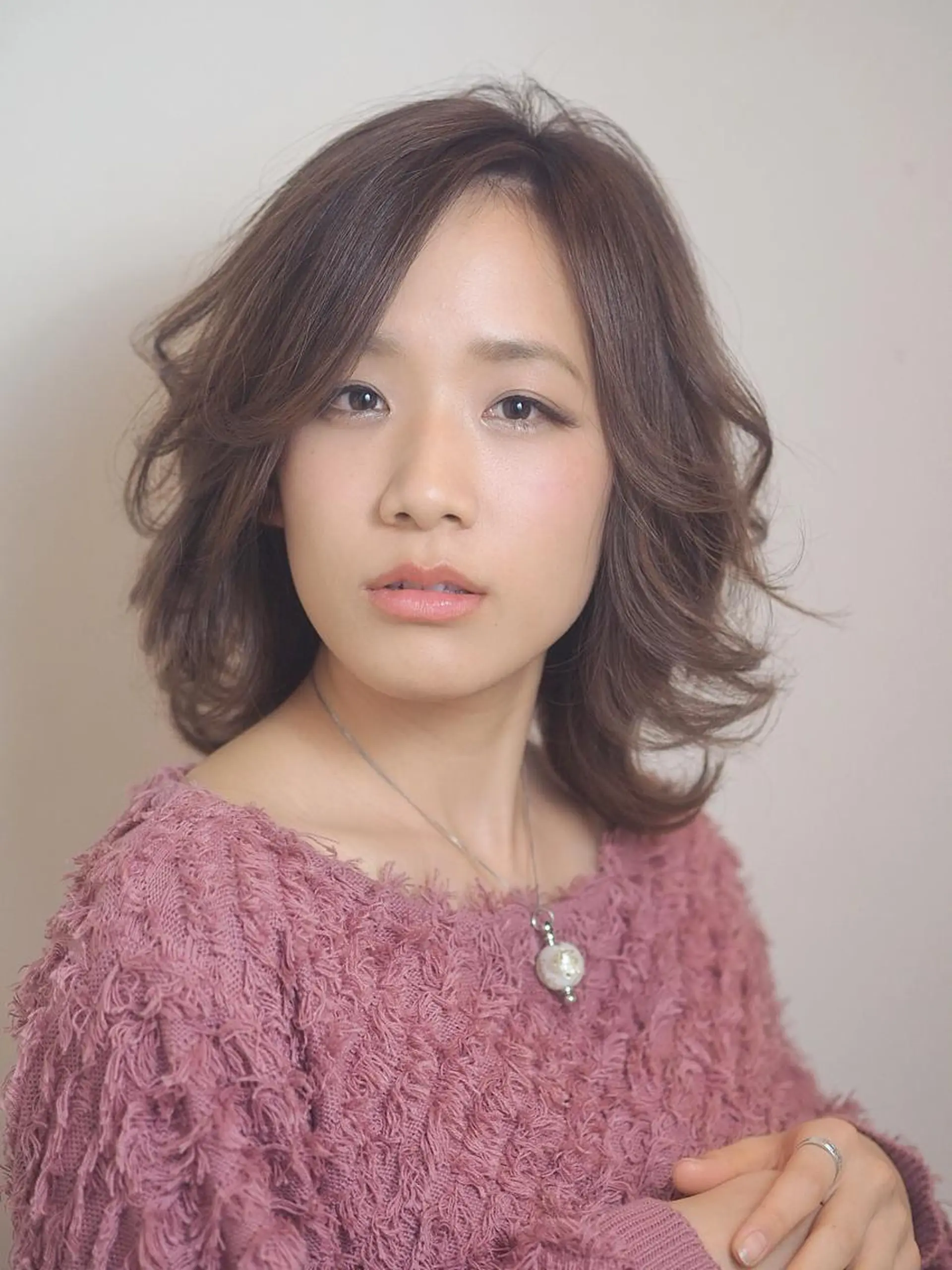 ミディアム カラー ヘアアレンジ ベージュカラー ハイライトカラー ハイライト 坂本 直樹のヘアスタイル