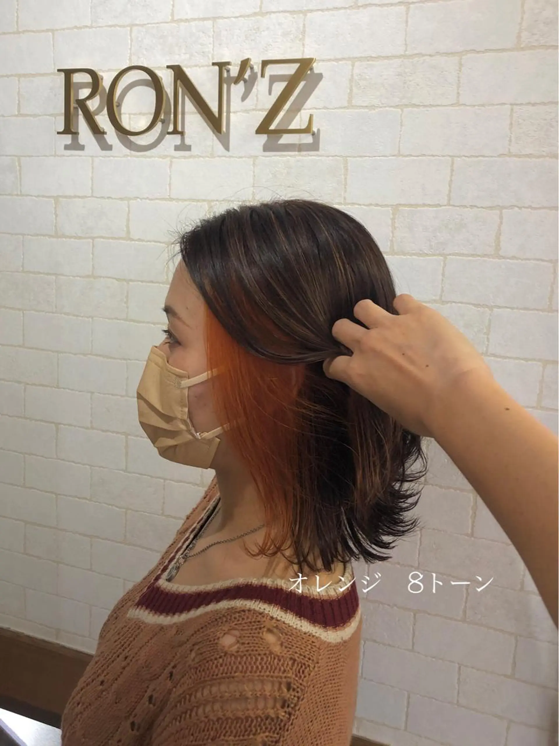 ミディアム カラー イヤリングカラー オレンジ ヘアカラー 堀口 彩佳のヘアスタイル