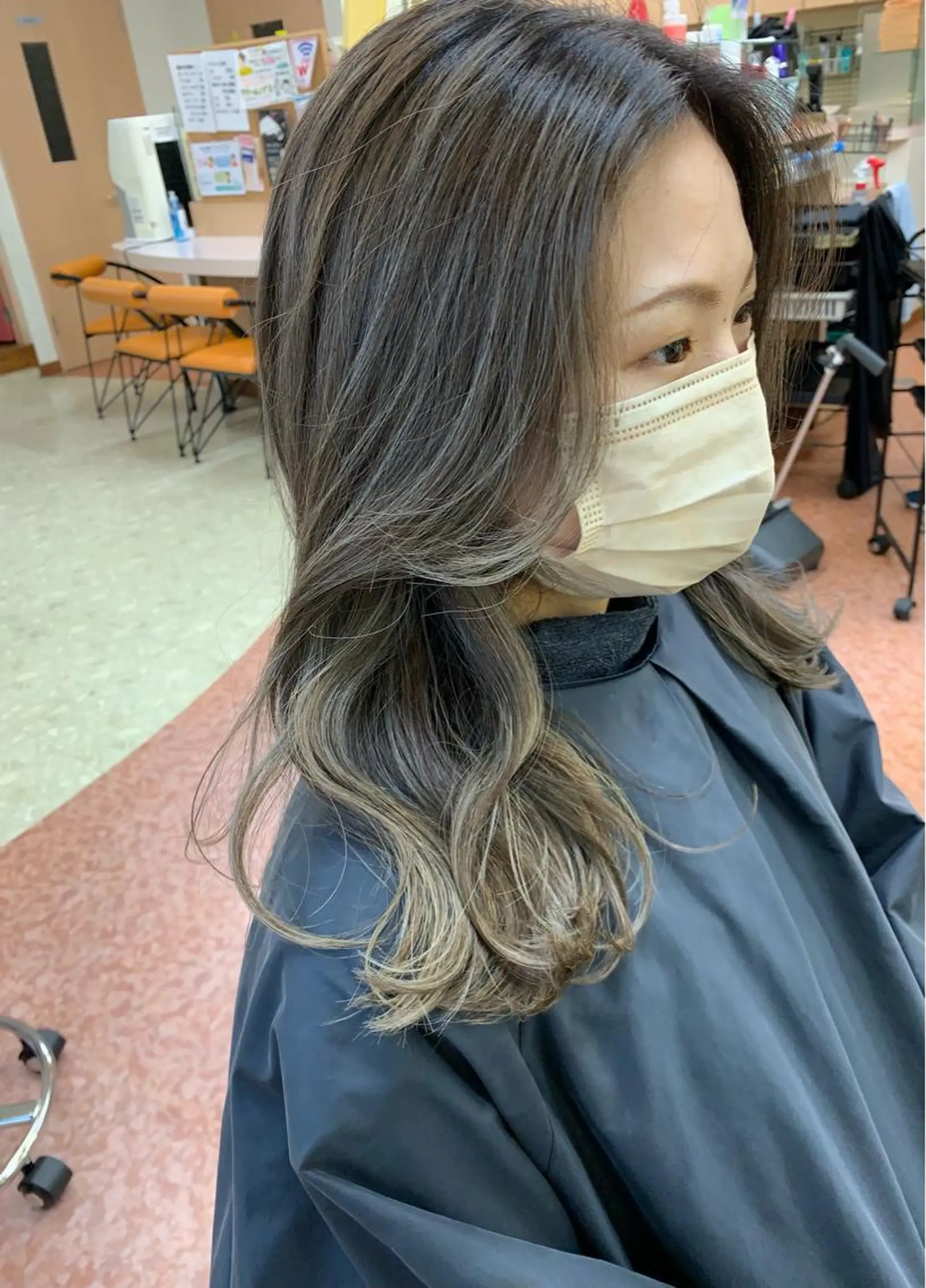 セミロング ハイライト yui .のヘアスタイル