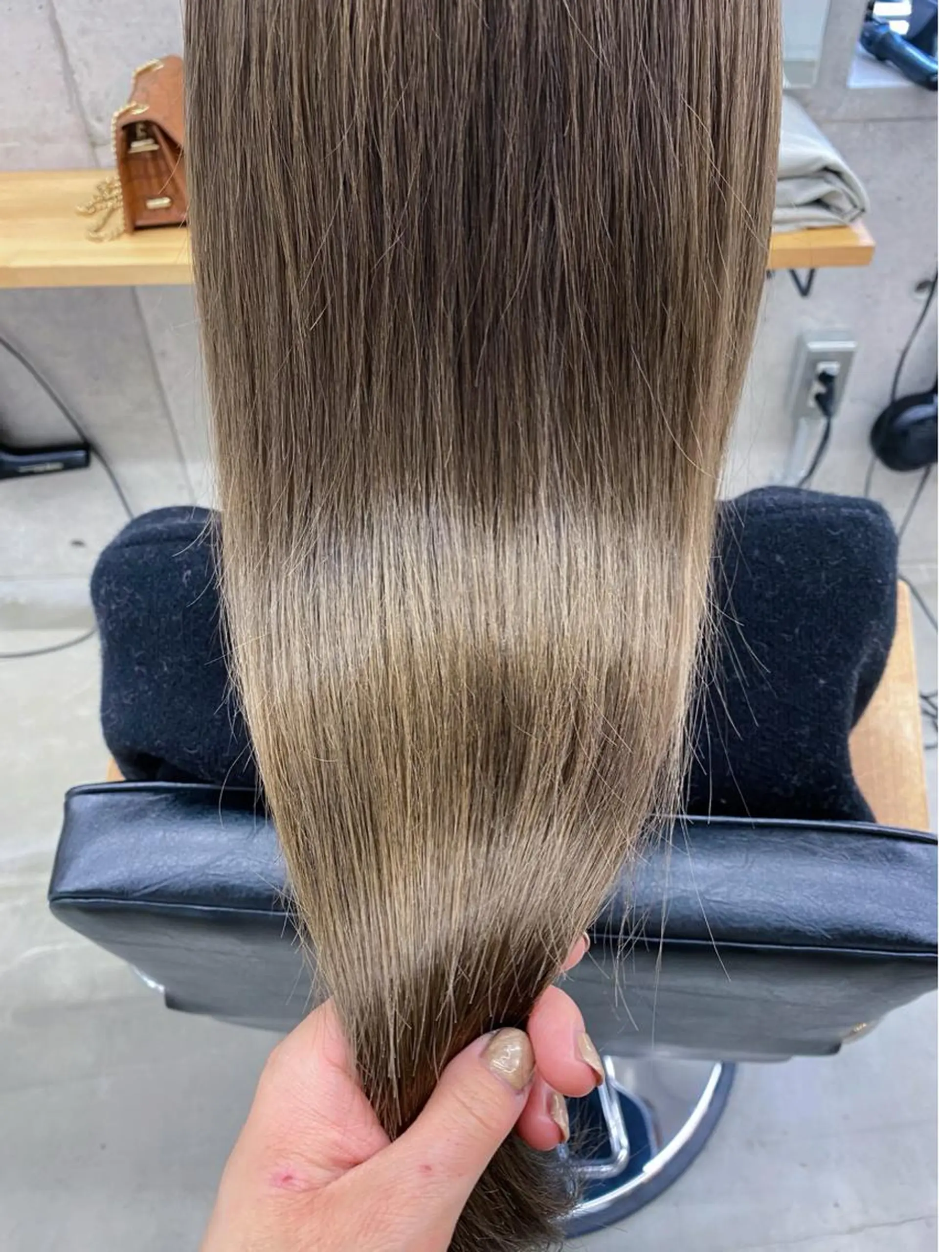 ロング カラー ヘアアレンジ ベージュカラー ブリーチ son hair HIROEのヘアスタイル