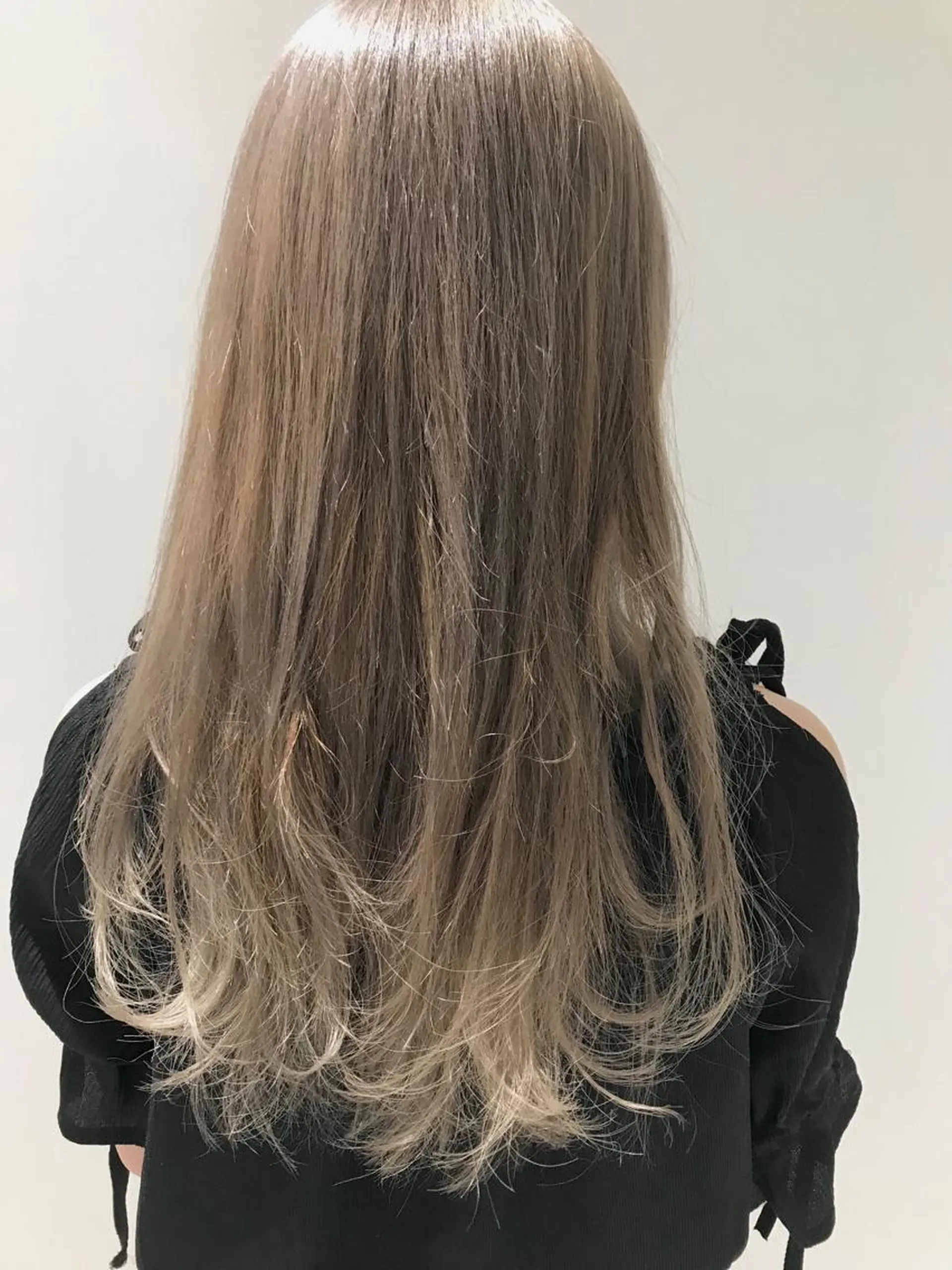 ロング カラー ベージュカラー ホワイトベージュ ヘアカラー 加藤 憂のヘアスタイル