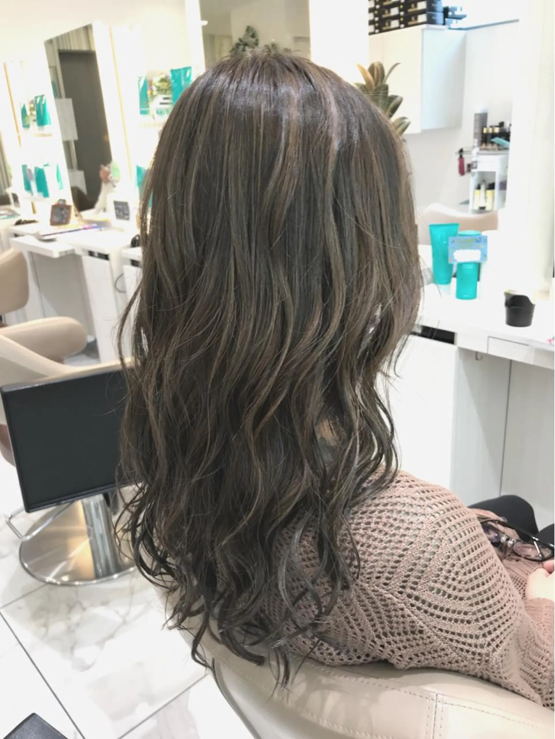 セミロング カラー ブリーチ 透明感カラー グレージュ ハイライトカラー イルミナカラー 山崎俊輔/髪質改善 /バレイヤージュのヘアスタイル