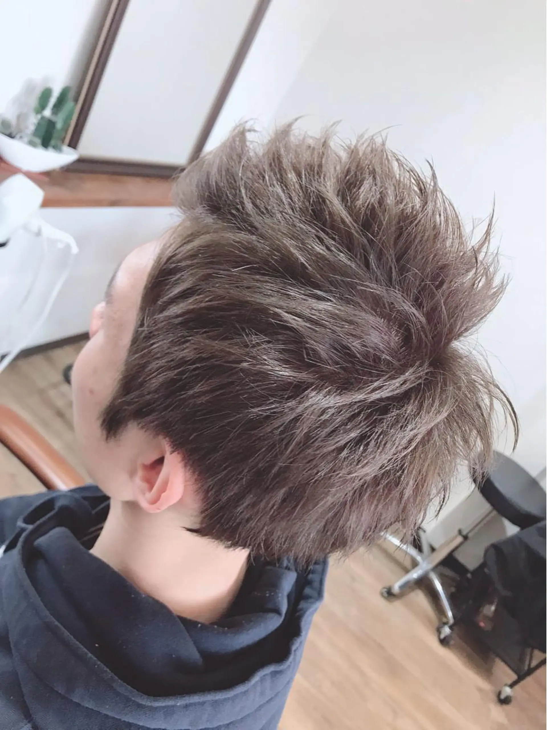 ショート カラー メンズ グレージュ オリーブグレージュ オリーブグレー ショートヘア カット ヘアカラー トリートメント Rug Relief 吉田のヘアスタイル
