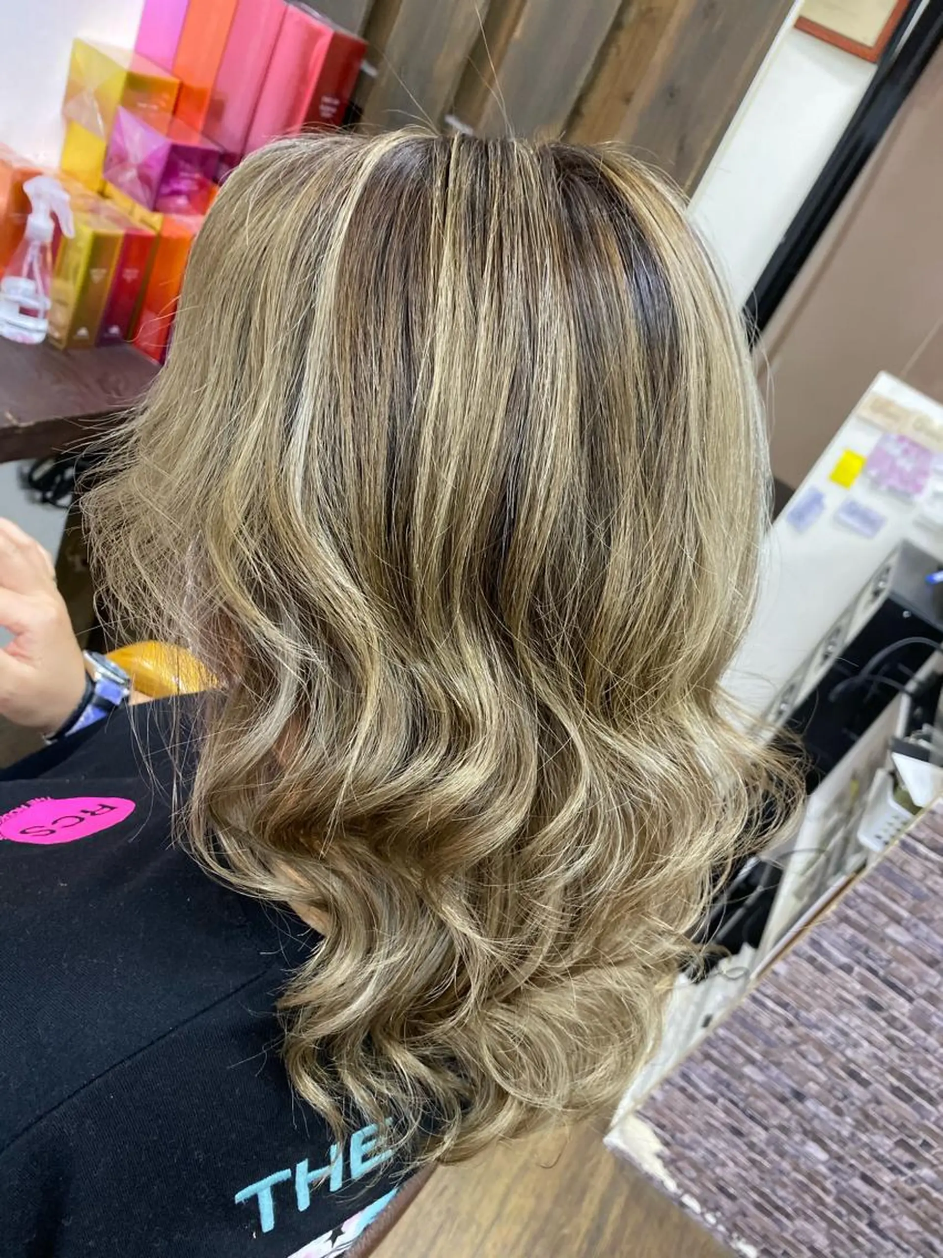 ミディアム カラー バレイヤージュ レイヤーカット IwAsh大和駅前店 河野亜里香のヘアスタイル