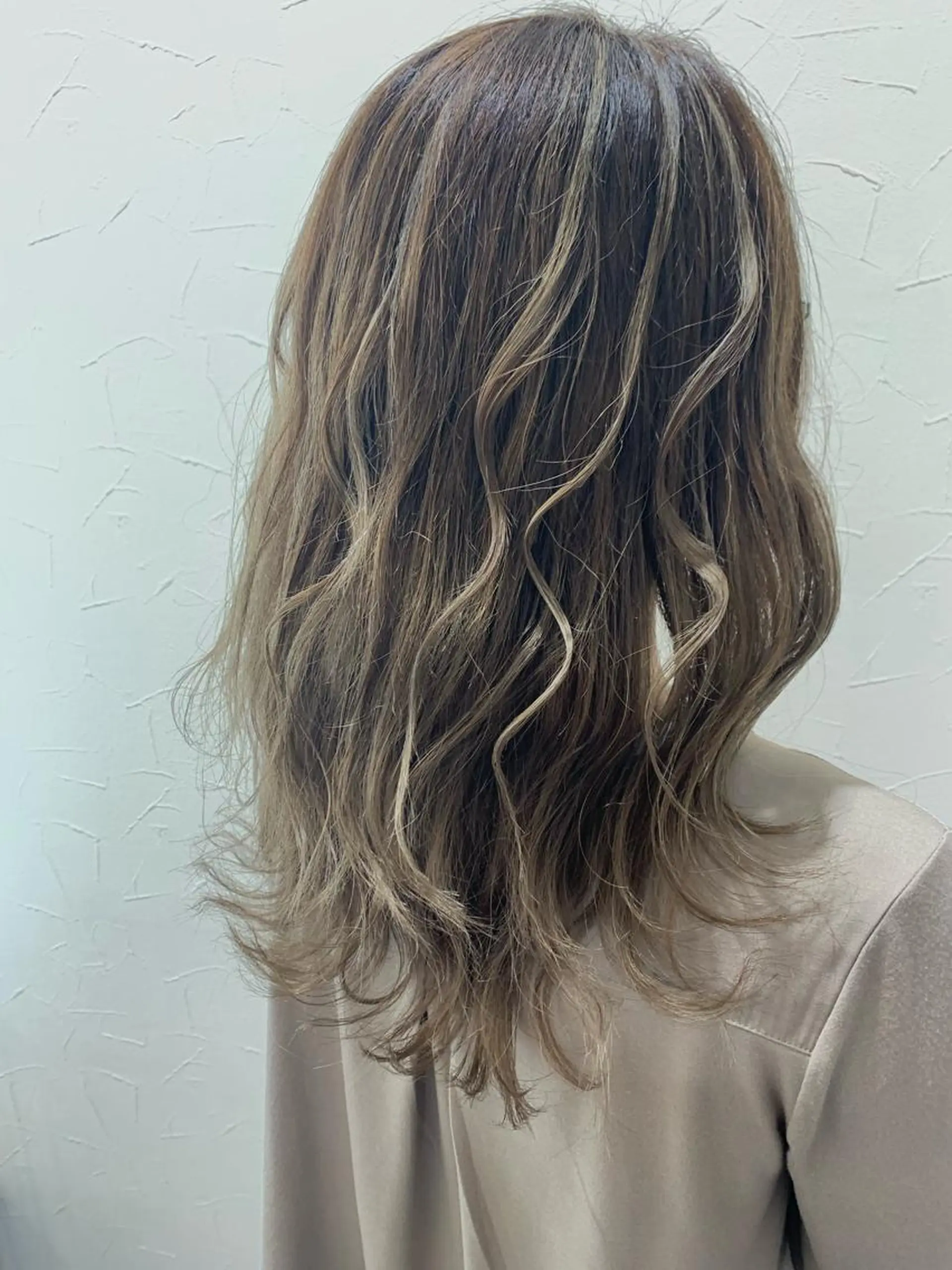 セミロング カラー バレイヤージュ シルバー レイヤーカット お悩み、似合わせ提案 将真のヘアスタイル