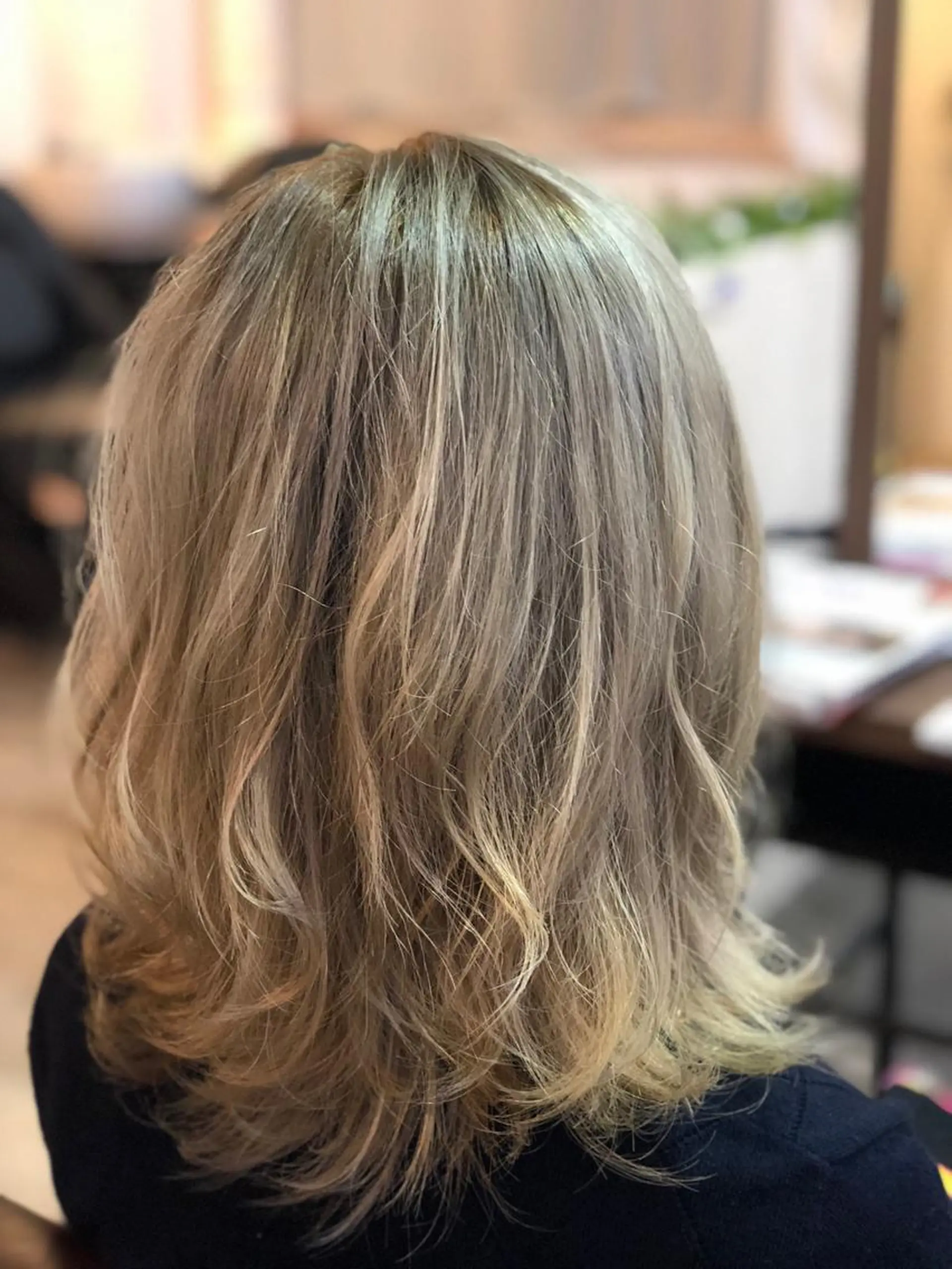 ミディアム カラー ベージュカラー ブリーチ グラデーションカラー ハイライトカラー ハイライト ☆est hair☆ 新宿ナプラスタジオのヘアスタイル