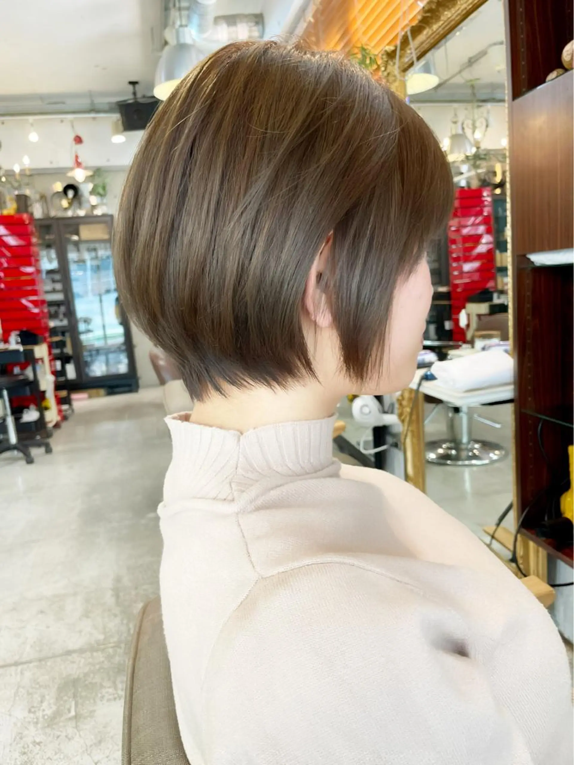 ショート カラー 切りっぱなしボブ ショートボブ ハンサムショート 丸みショート イヤリングカラー カット ヘアカラー トリートメント ショートボブ髪質改善 縮毛矯正のプロ山道潤のヘアスタイル