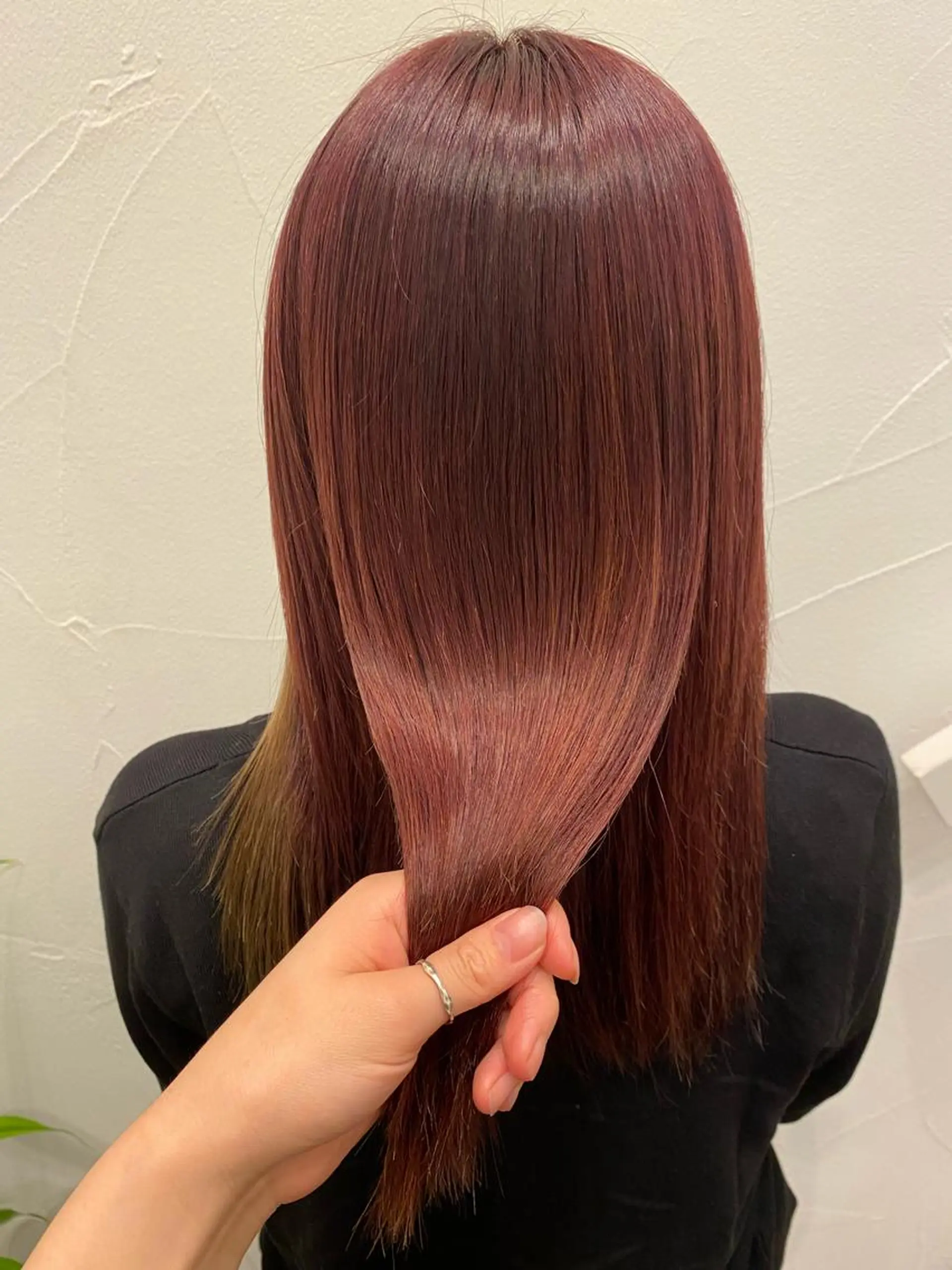 セミロング カラー ブリーチ カシス ピンクカラー Ash中目黒店 榊間茜のヘアスタイル