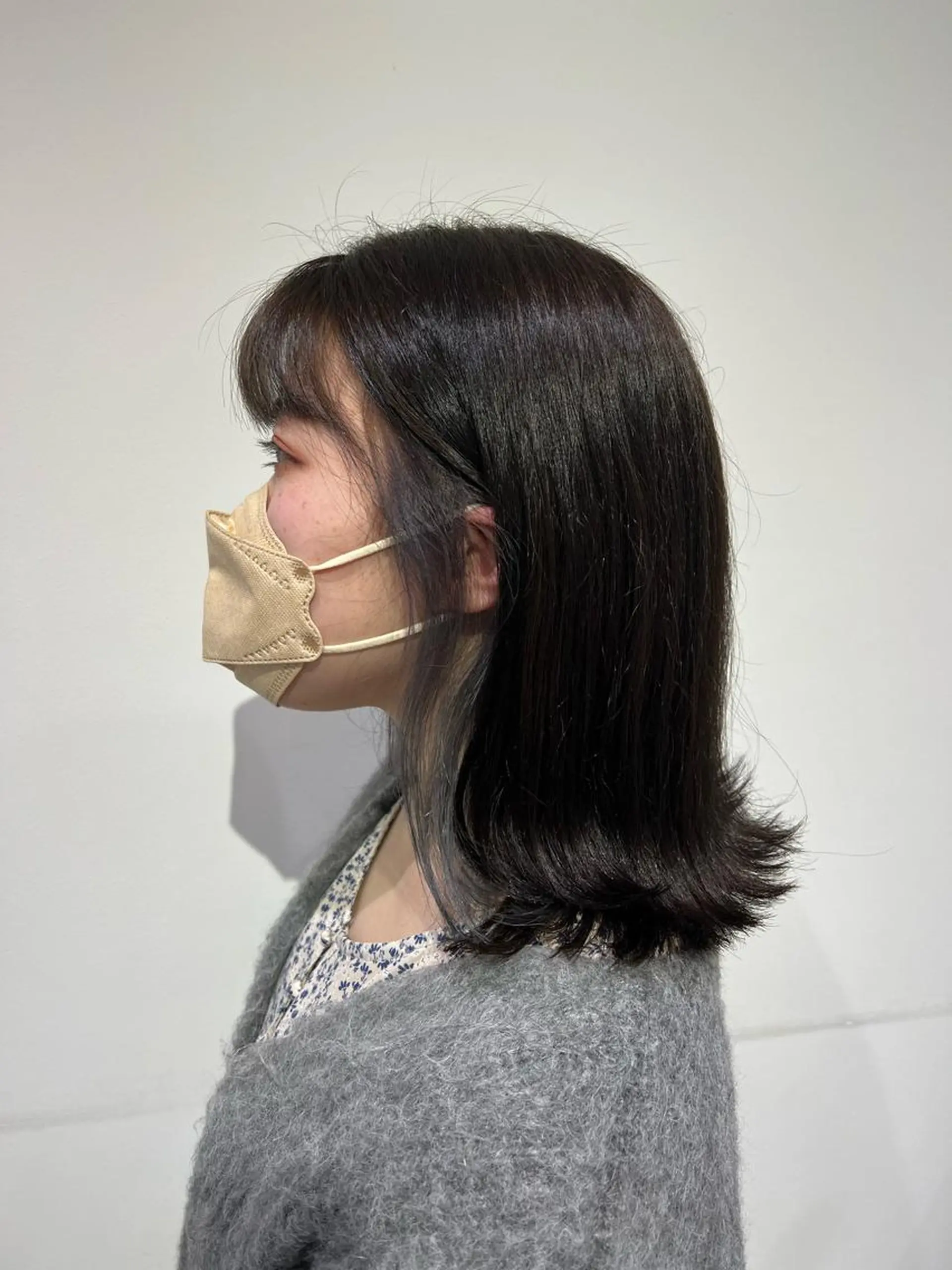 ミディアム カラー ブリーチ イヤリングカラー グレージュ イルミナカラー シルバー ヘアカラー トリートメント 【暖色カラー特化】 中山由梨のヘアスタイル