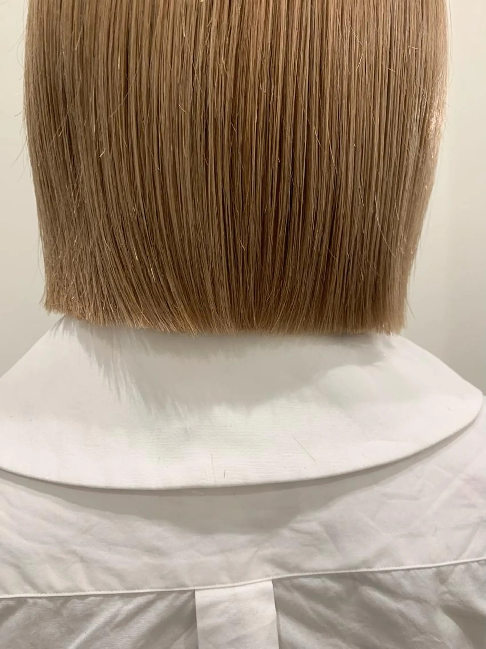 ショート カラー メンズ メンズハイトーン ベージュカラー ハイトーンカラー ミルクティーベージュ ボブ ヘアカラー 落合希 Olivebeigeのヘアスタイル