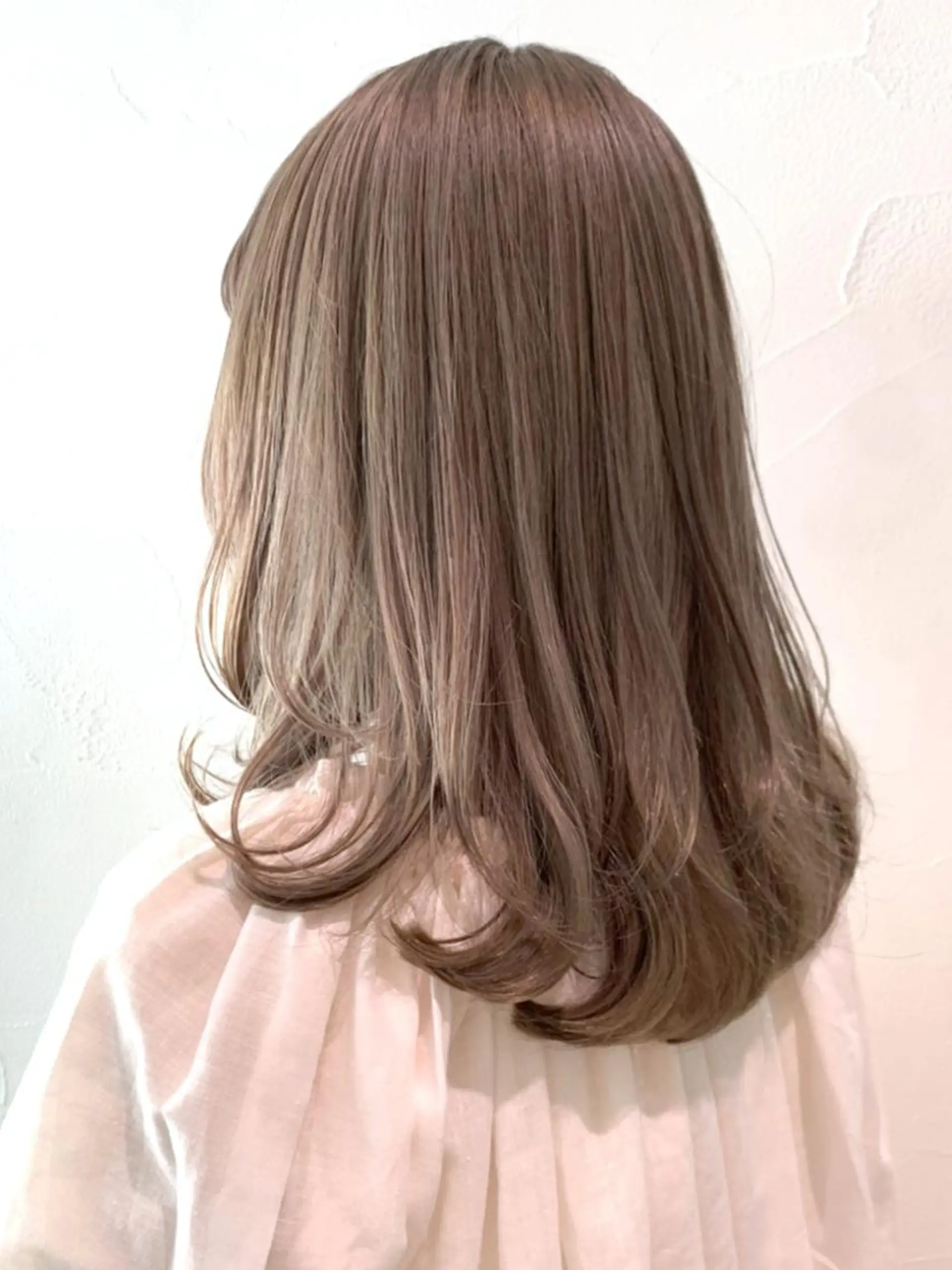 ミディアム カラー パーマ ヘアアレンジ ベージュカラー ホワイトベージュ ITbyALBUM 藤沢店のヘアスタイル