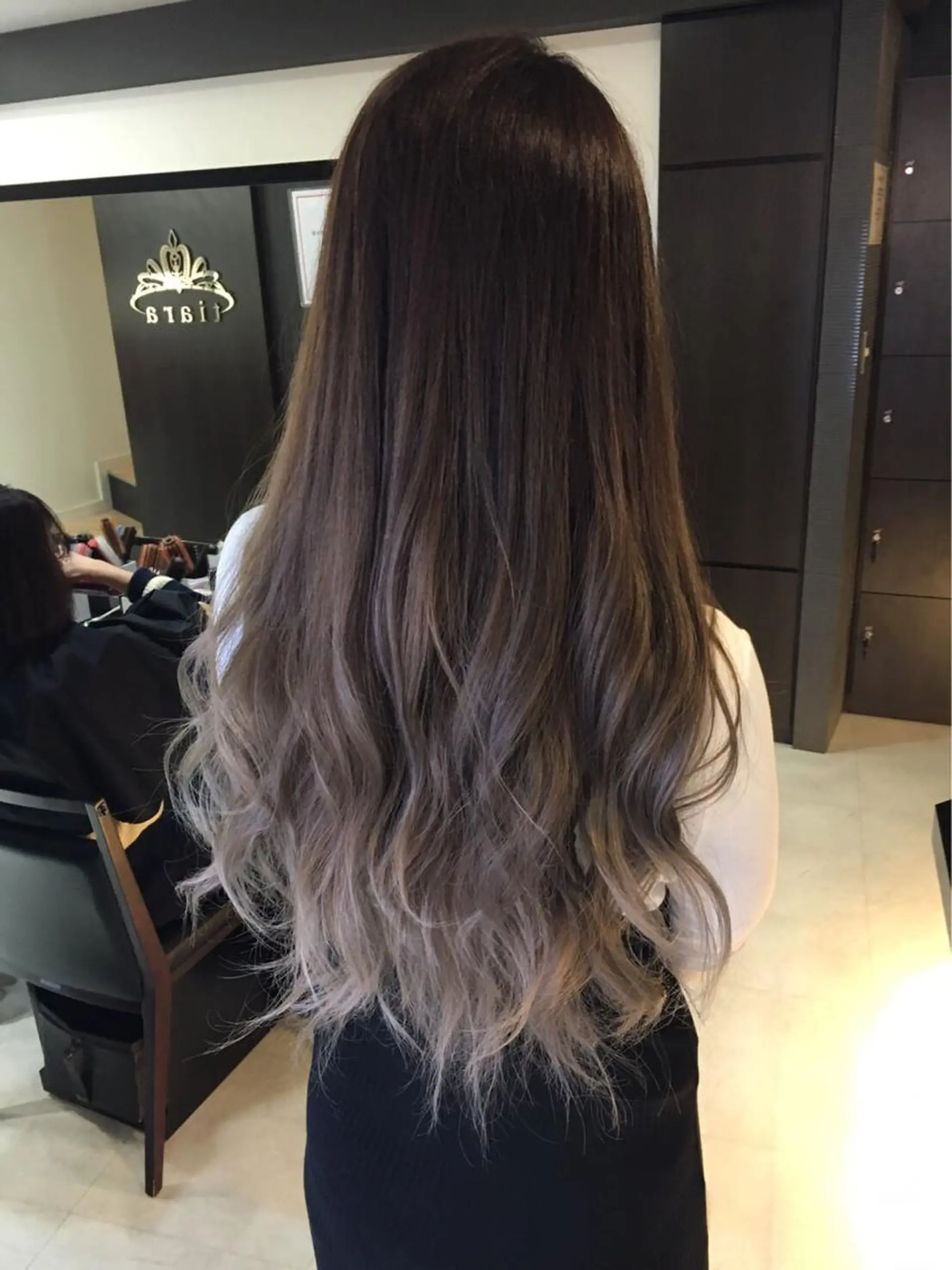 ロング カット ヘアカラー エクステ カラコレなんば TOPstylistのヘアスタイル