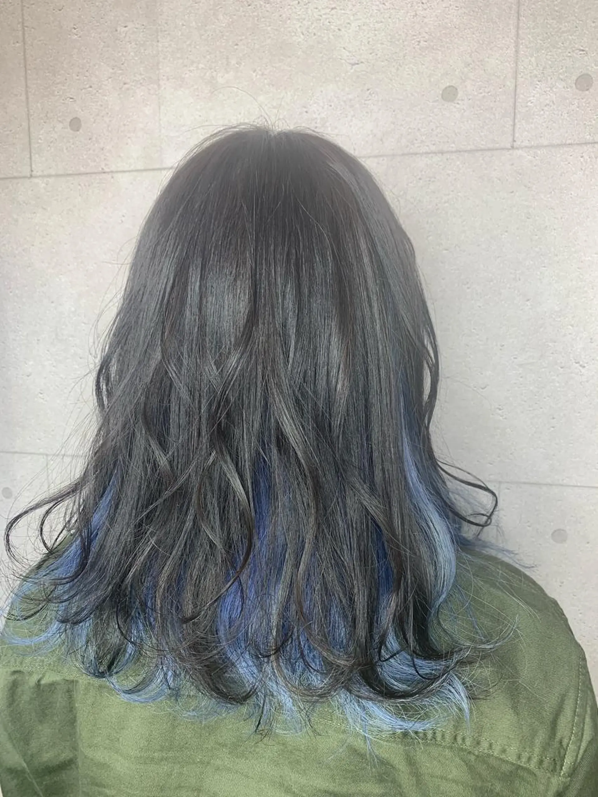 セミロング カラー アッシュ ブリーチ ブルーカラー ブルーアッシュ 高橋友里亜 /フリーランスのヘアスタイル
