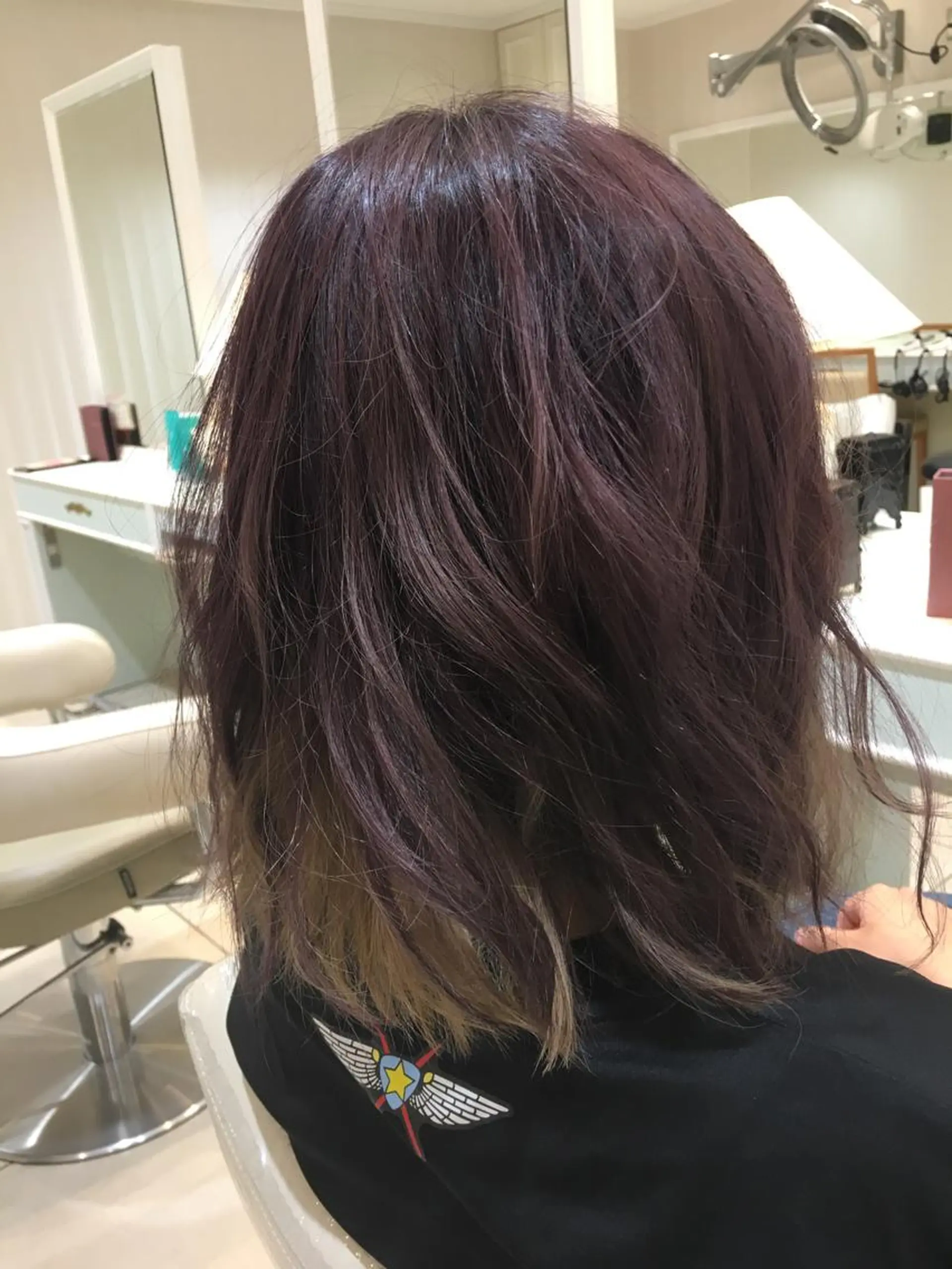 セミロング カラー ブリーチ インナーカラー ラベンダーカラー ヘアカラー トリートメント ハイトーン/ブリーチ 山崎　悠次のヘアスタイル
