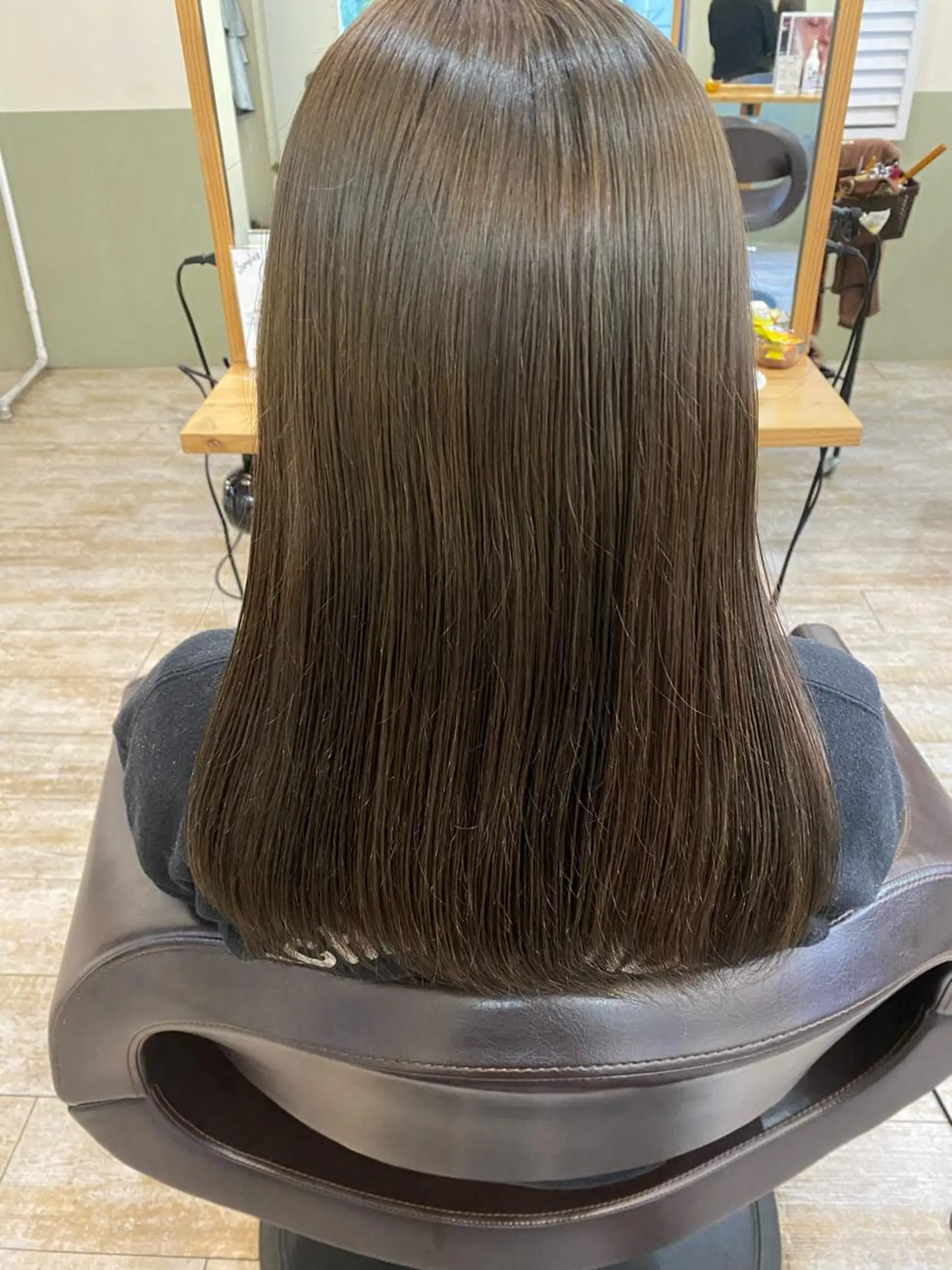 ミディアム カラー グレージュ オリーブグレージュ オリーブグレー ヘアカラー トリートメント Agu  清尾 浩昭のヘアスタイル