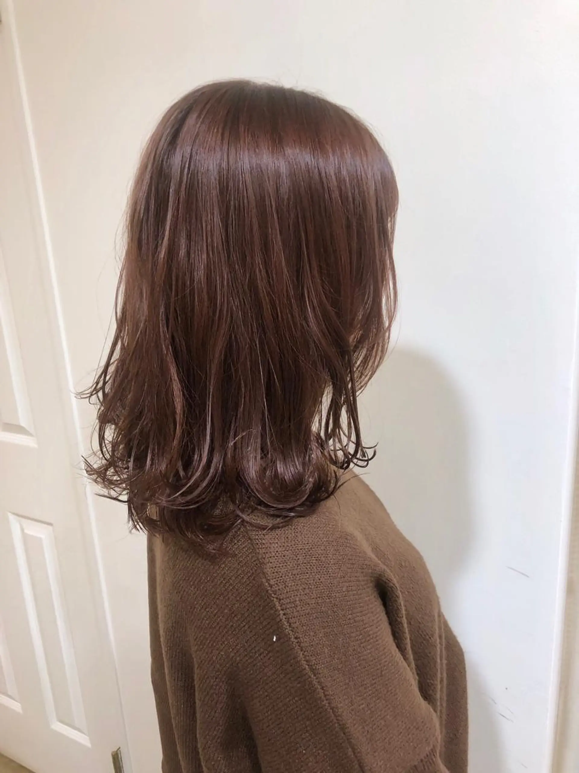 ミディアム カラー MIOベージュカラー 柔らかいカラーのヘアスタイル