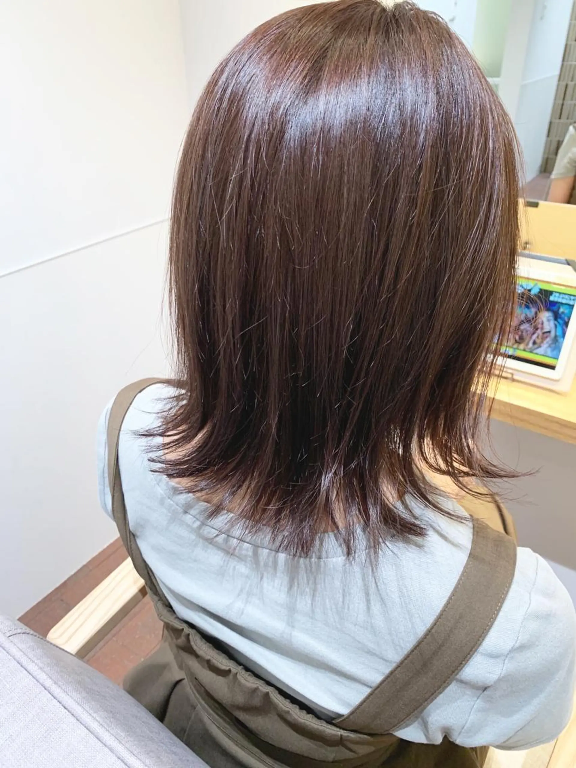 ショート カラー ヘアアレンジ ブラウンカラー オリーブブラウン 外ハネヘア カット ヘアカラー トリートメント ヘッドスパ 透明感カラー/ボブ 今気になること占う人のヘアスタイル