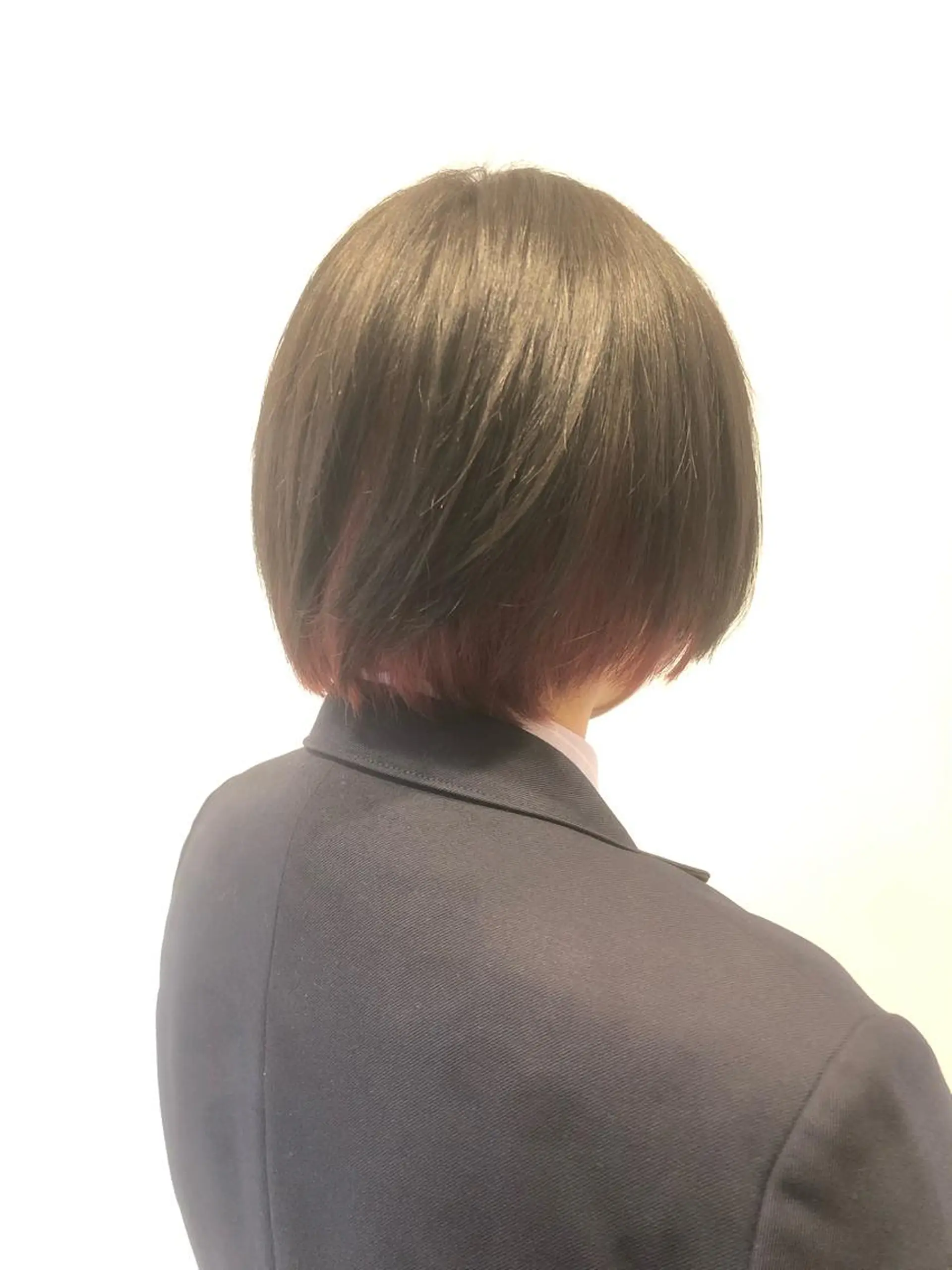 ショート カラー ブリーチ インナーカラー ワタナベ テルマサのヘアスタイル