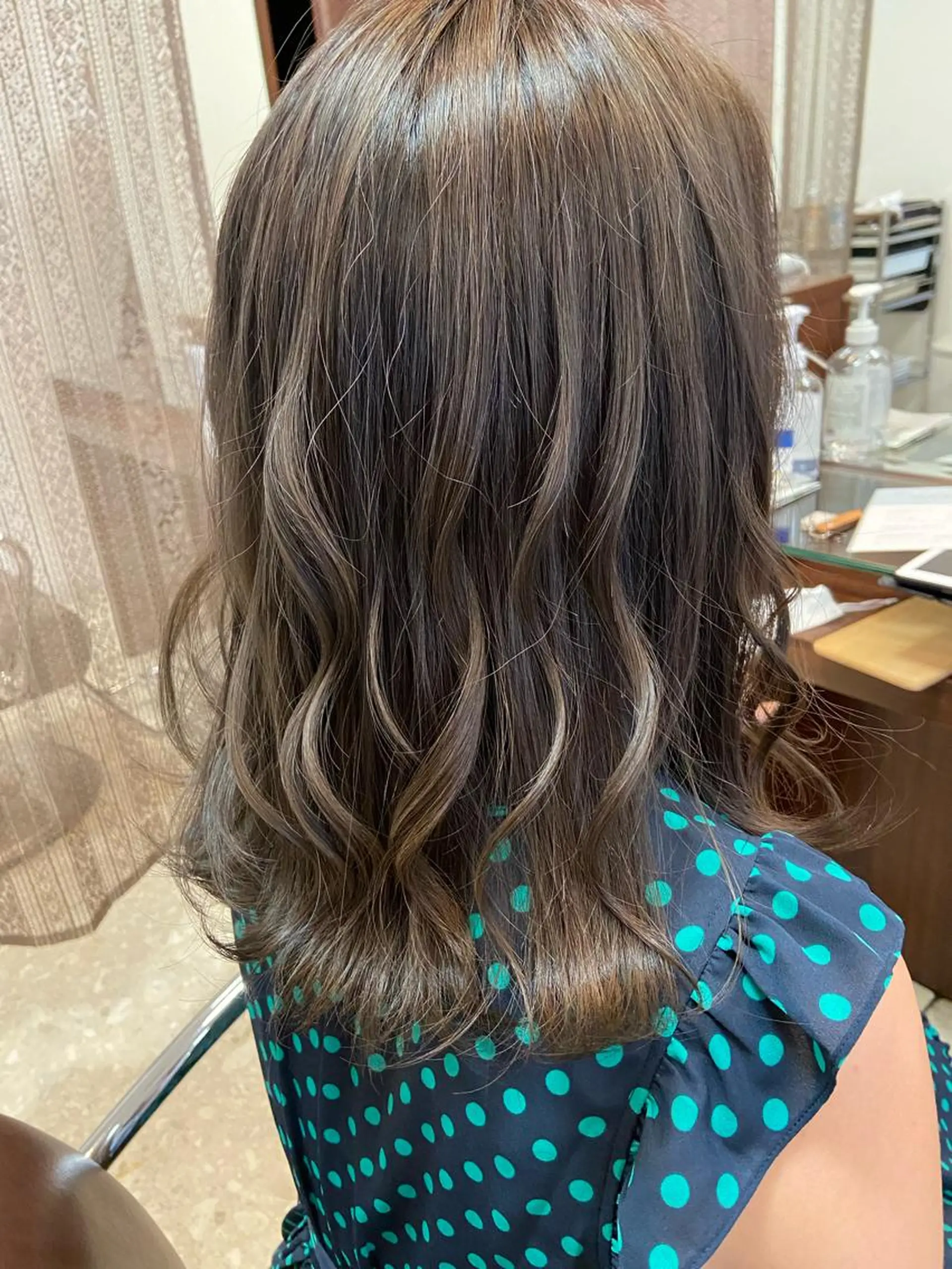 セミロング カラー ブリーチ グレージュ ブランシェ小幡駅前店 森樹のヘアスタイル