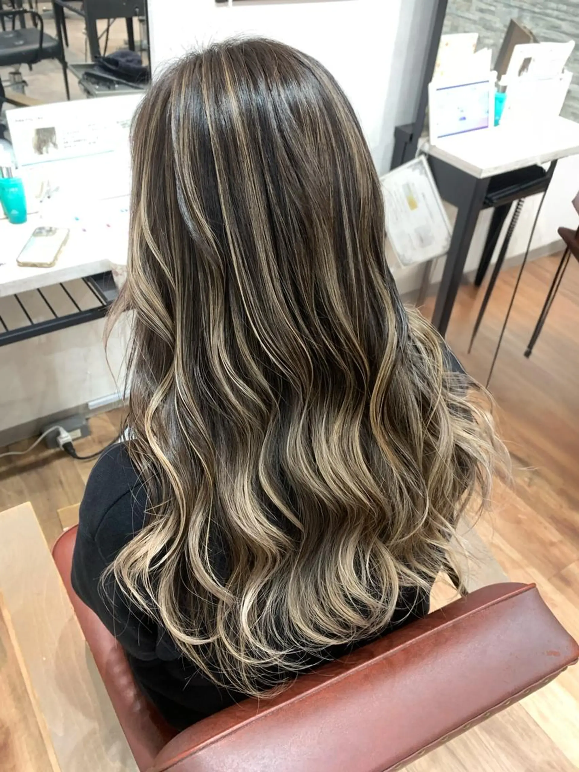 ロング カラー ヘアカラー トリートメント 尾森紳哉💎透明感/ デザインカラーのヘアスタイル