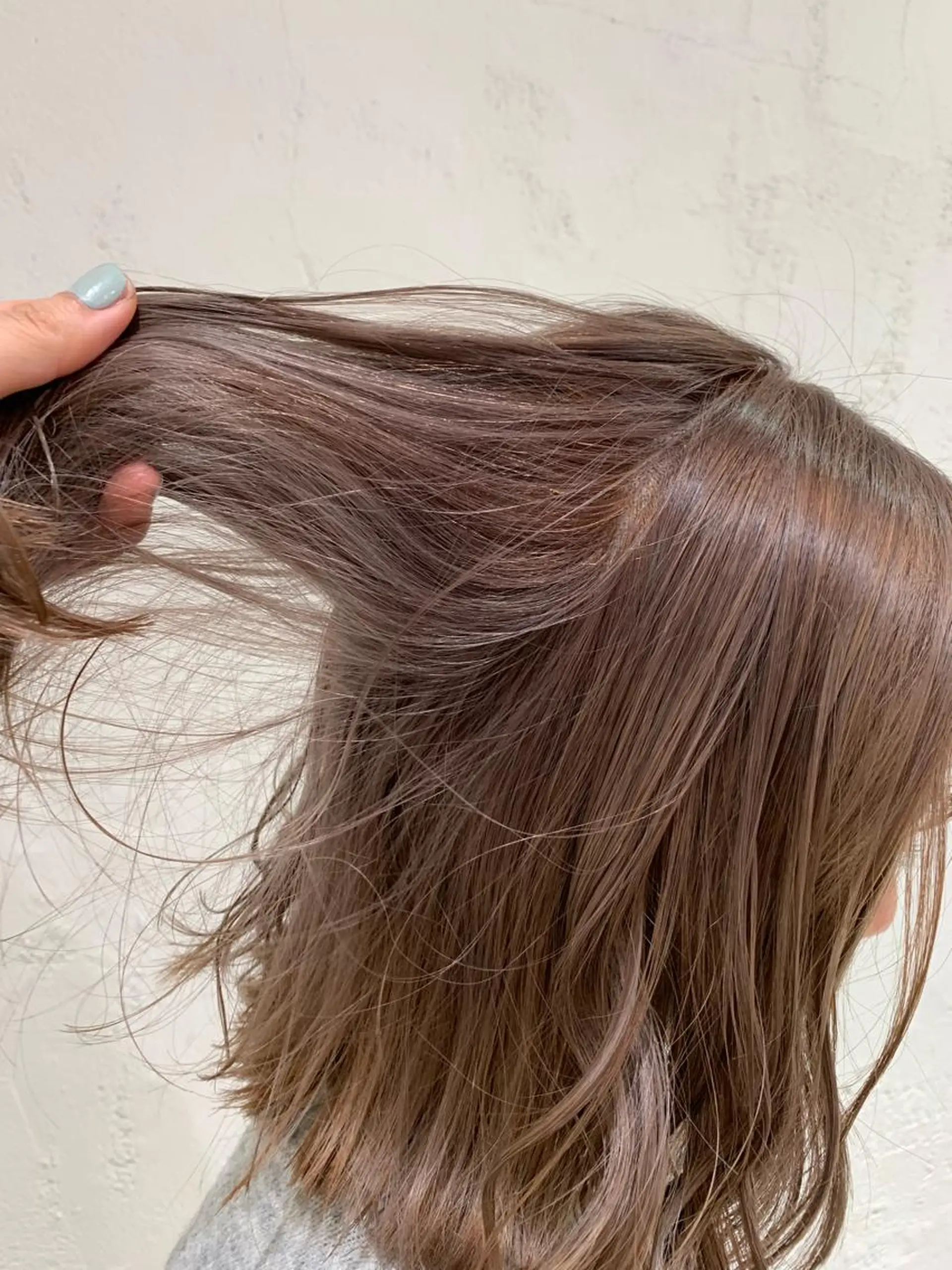 ミディアム カラー ヘアアレンジ ベージュカラー ダブルカラー ミルクティーベージュ 🫧透明感カラー/ ボブ/小笠原汐海🪽のヘアスタイル