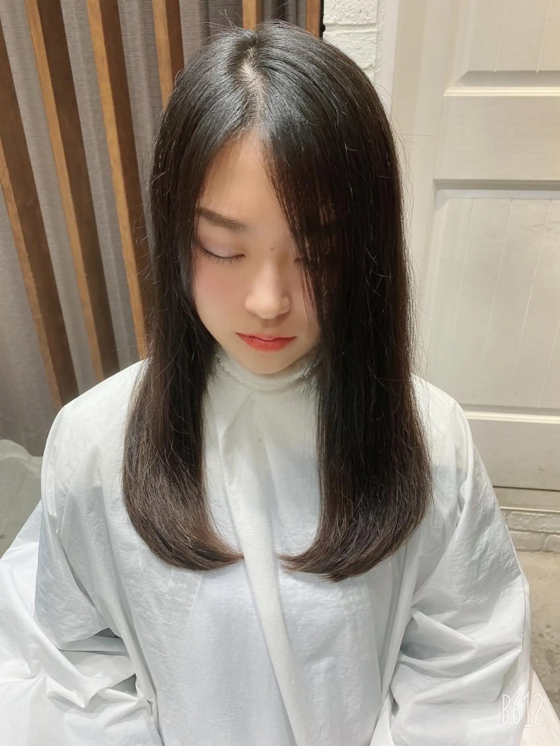 セミロング kawamoto akaneのヘアスタイル