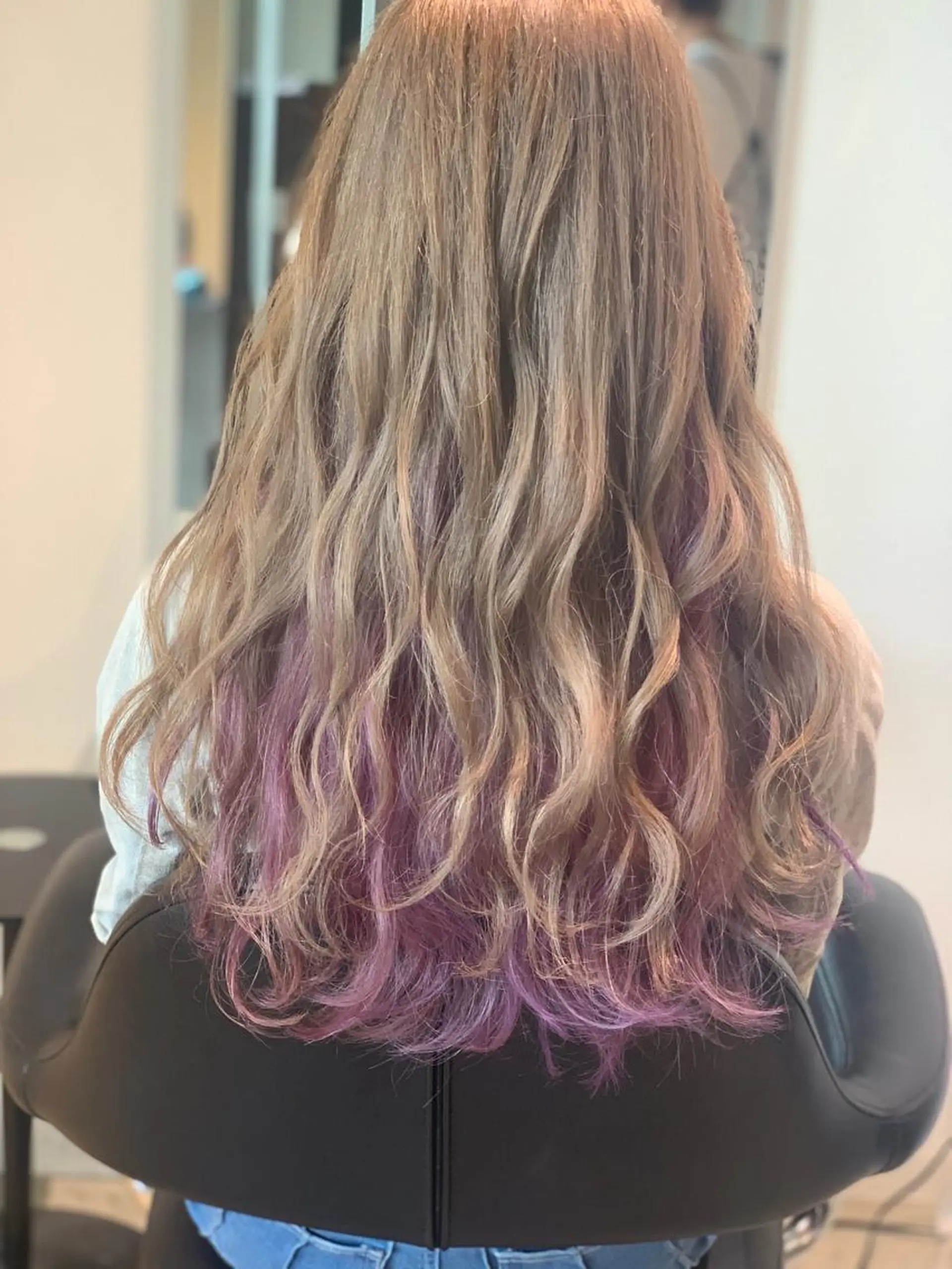 ロング Lilly 中谷友里のヘアスタイル