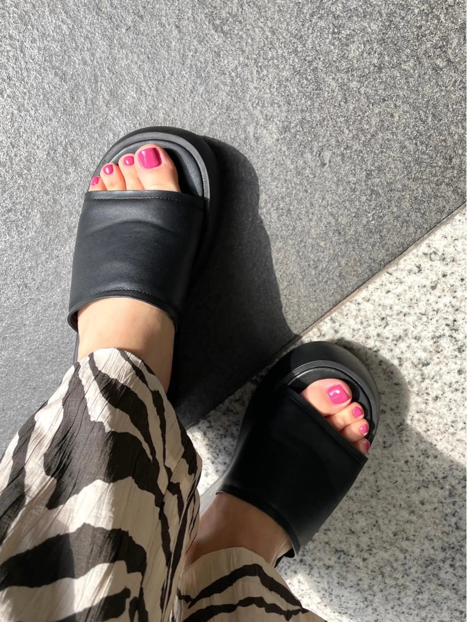 ネイル フットネイル ニュアンスネイル ワンカラーネイル Nail salon Euphoria所属・Nail salon Euphoriaのネイルデザイン