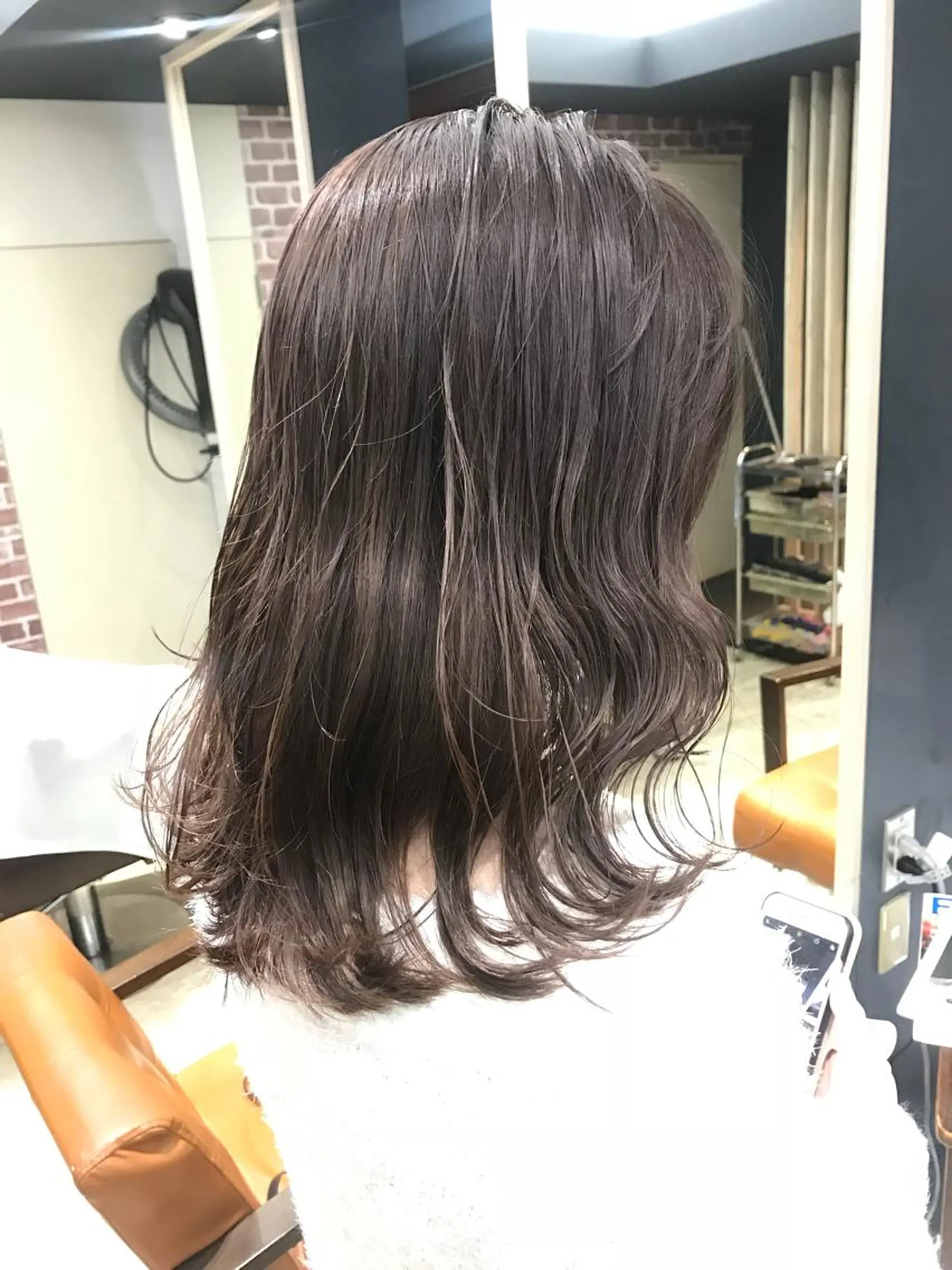 ミディアム カラー レイヤー　べージュ 白石研太のヘアスタイル