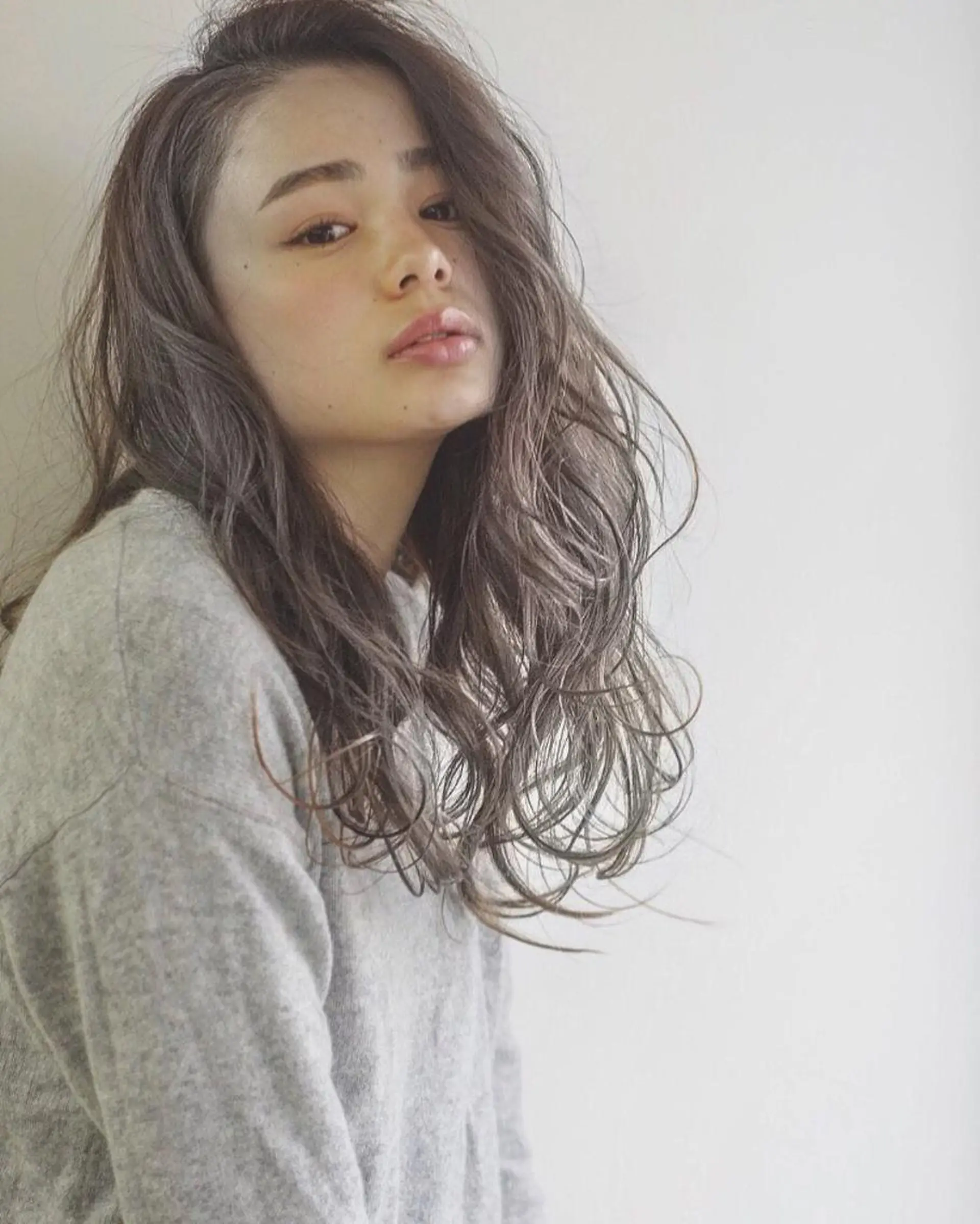 ロング アッシュ ロング 淡色ふんわりhair 新宿satomiのヘアスタイル