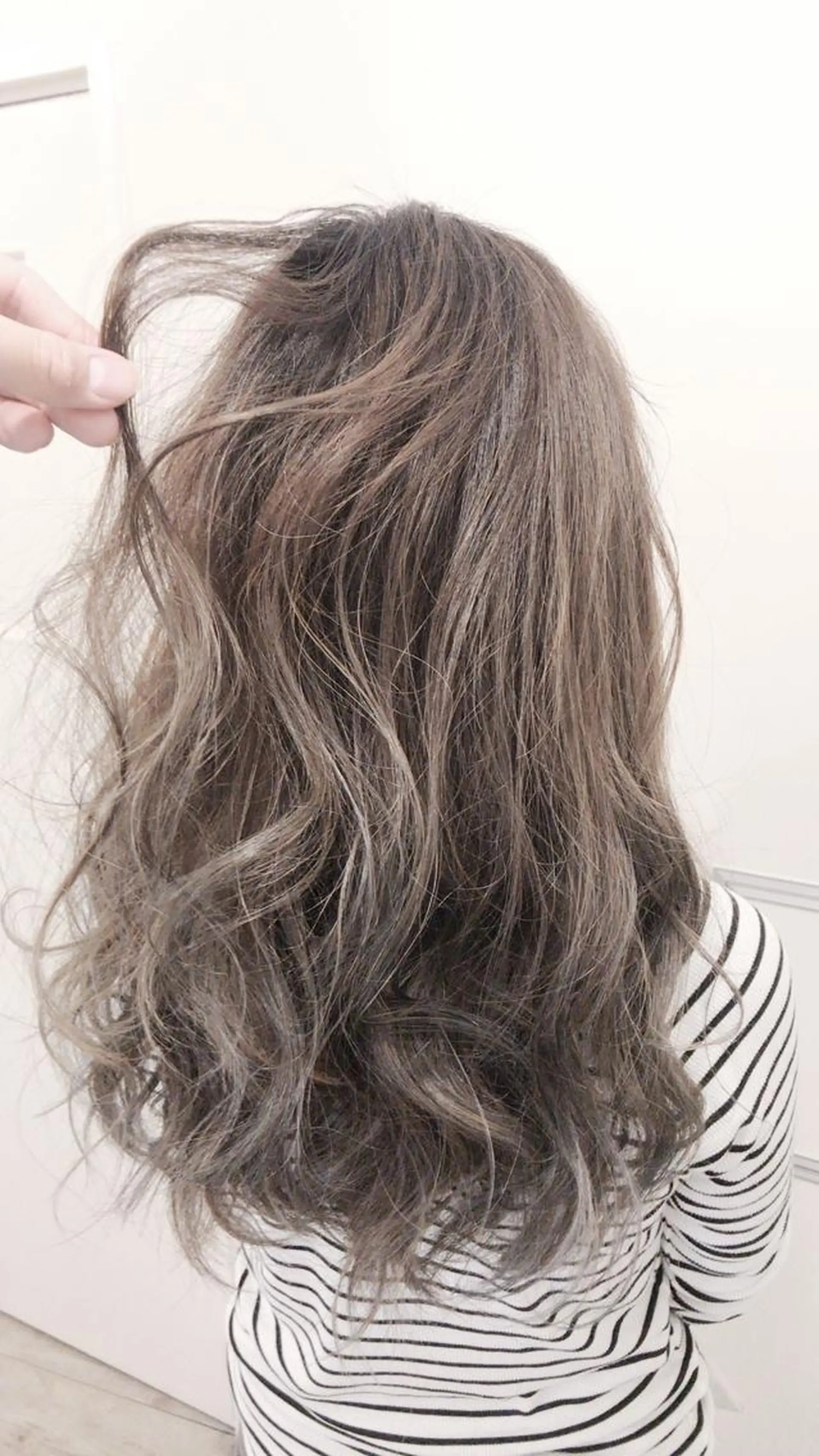 セミロング カラー ベージュカラー グレージュ ハイライトカラー ハイトーンカラー ハイトーングレージュ ヘアカラー トリートメント Cecilhair セシルヘアー神戸元町のヘアスタイル