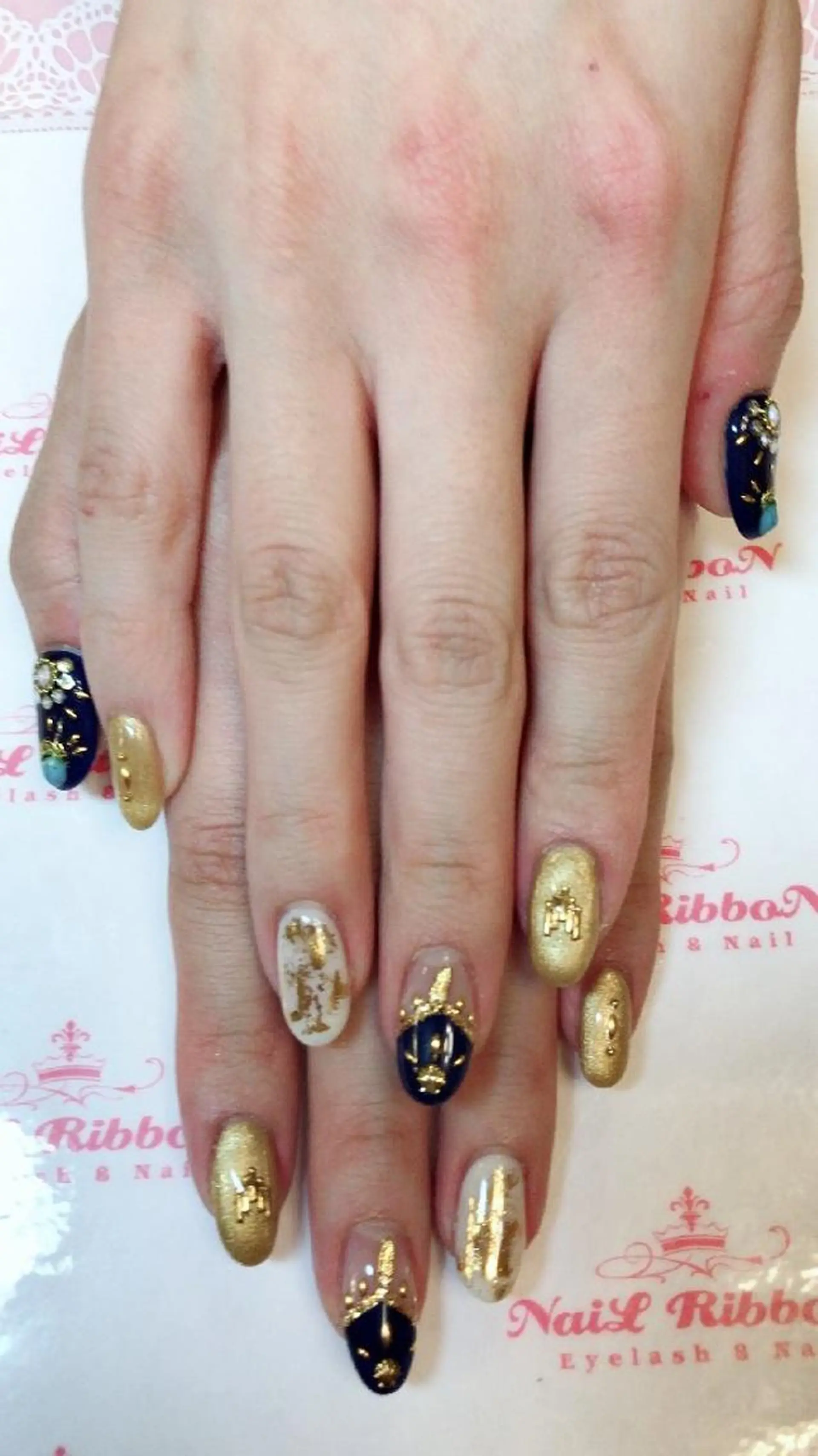 ネイル ネイルリボン 受付スタッフのネイルデザイン