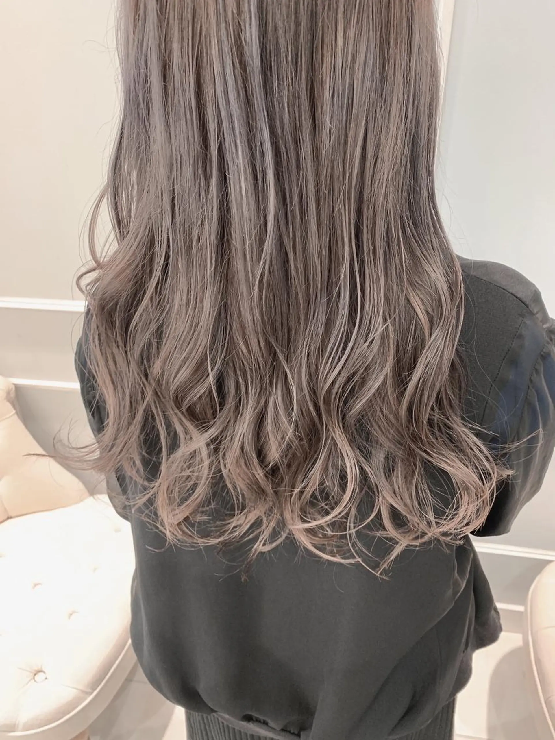 ロング カラー ブリーチ グレージュ ハイライトカラー ハイライト ヘアカラー トリートメント 🦖鶴岡香純🦖 5/1から復帰しますのヘアスタイル