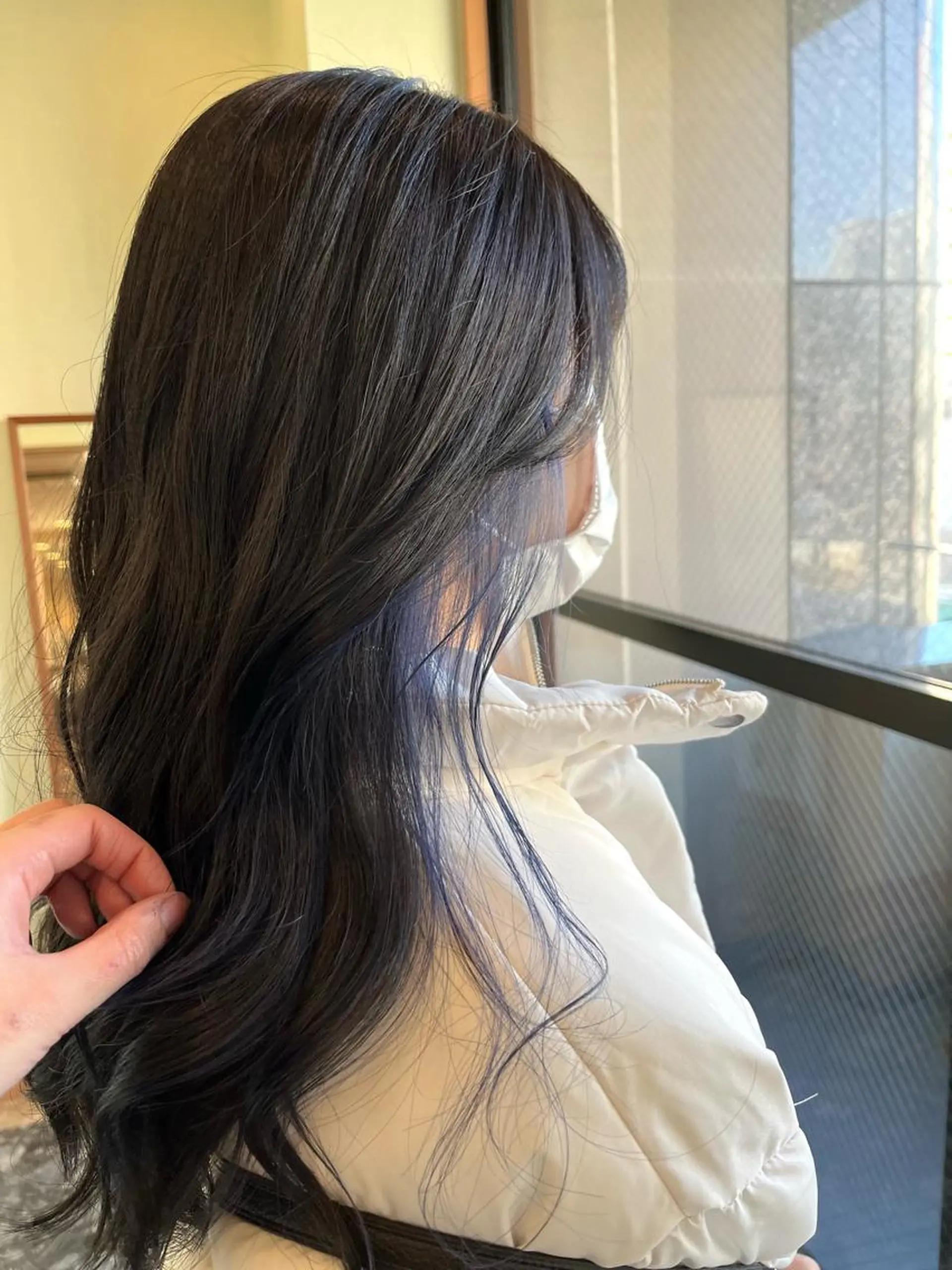 ロング カラー ブルーカラー イヤリングカラー シルバー ヘアカラー トリートメント yuri🌼 NUMBER 天王寺のヘアスタイル