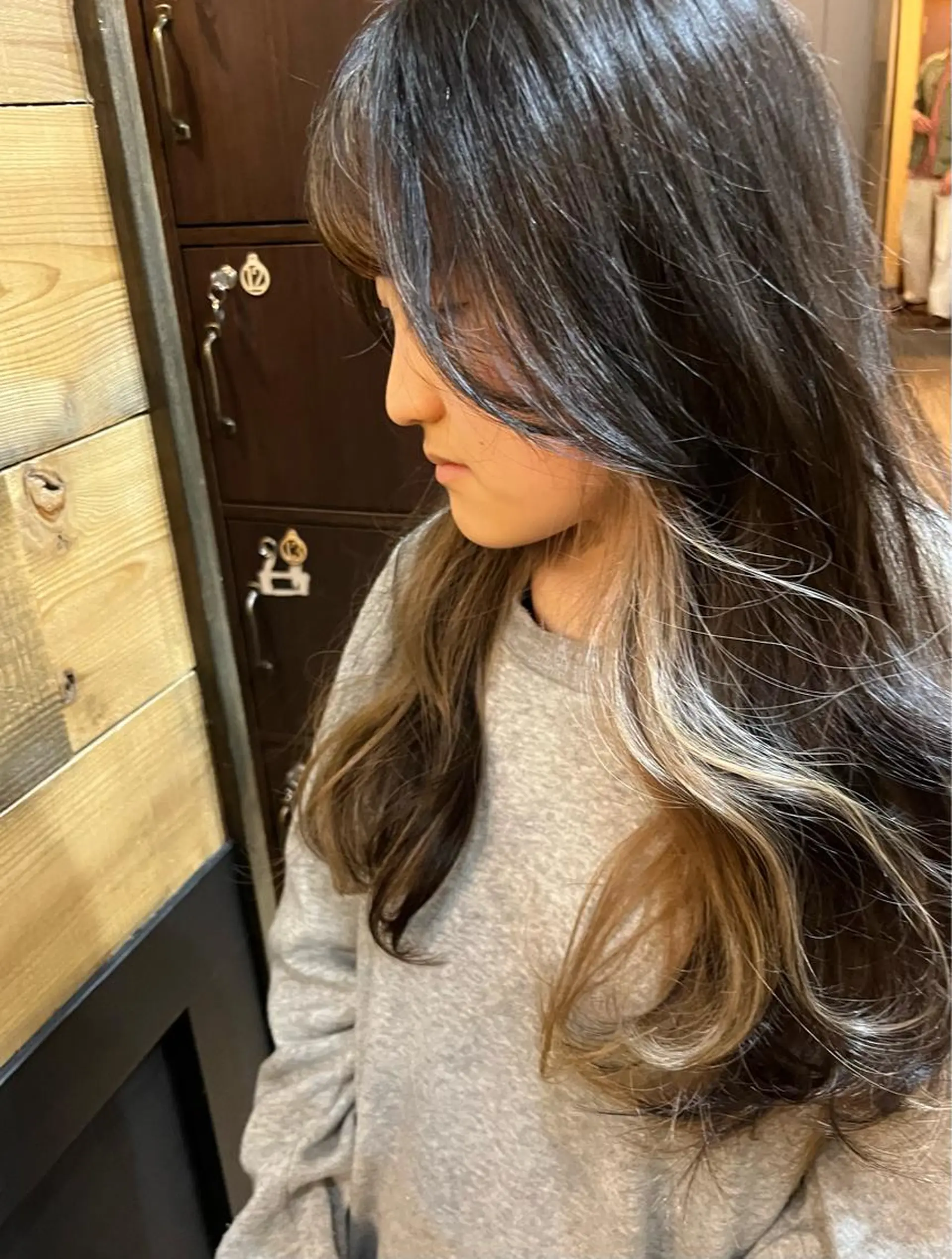 ロング カラー ベージュカラー イヤリングカラー ヘアカラー SHIAN 八王子👼鬼塚さやかのヘアスタイル