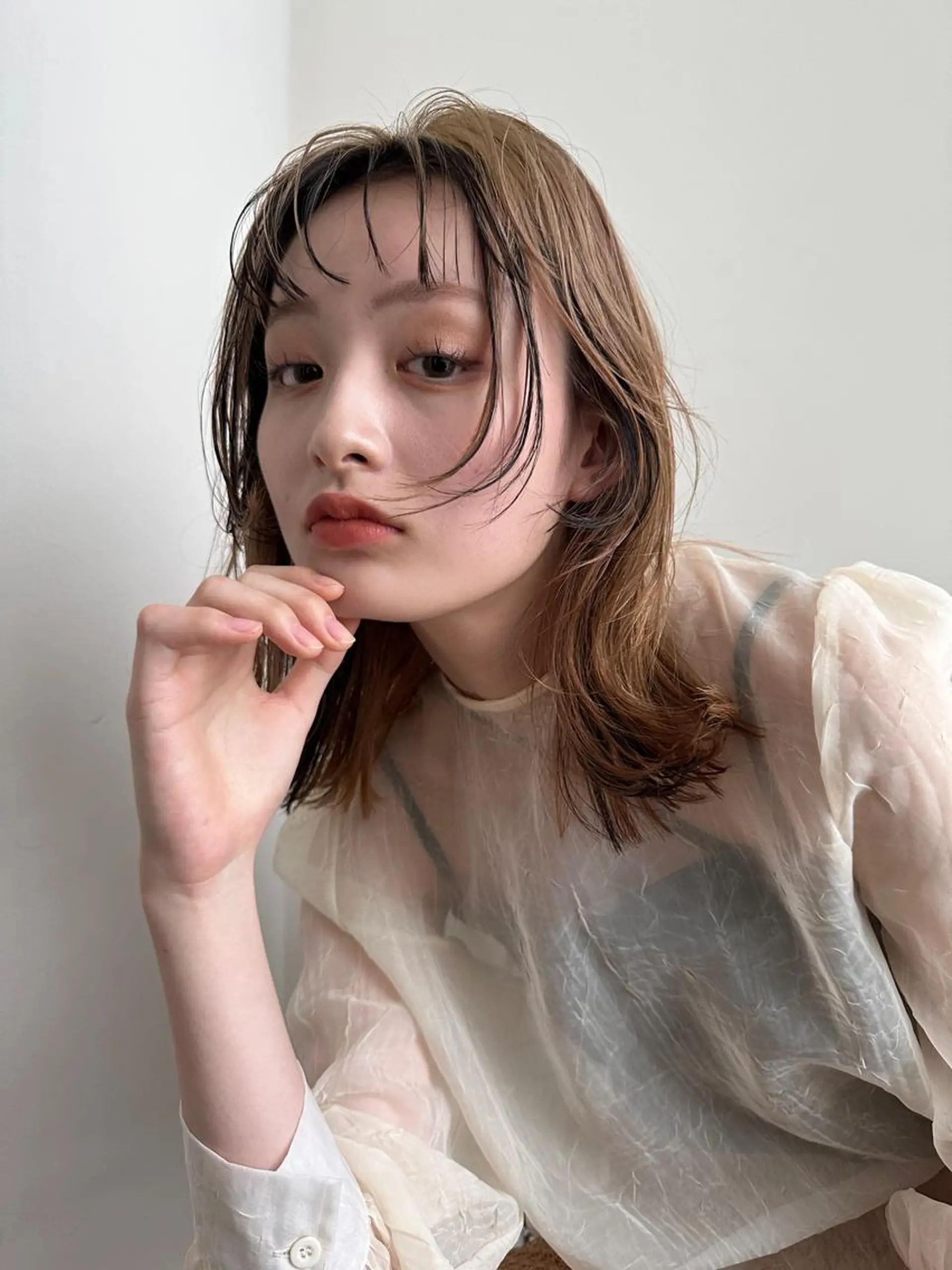 セミロング カラー ミストバング  フェイスフレーミング 透明感カラー/顔周り レイヤー/髪質改善のヘアスタイル