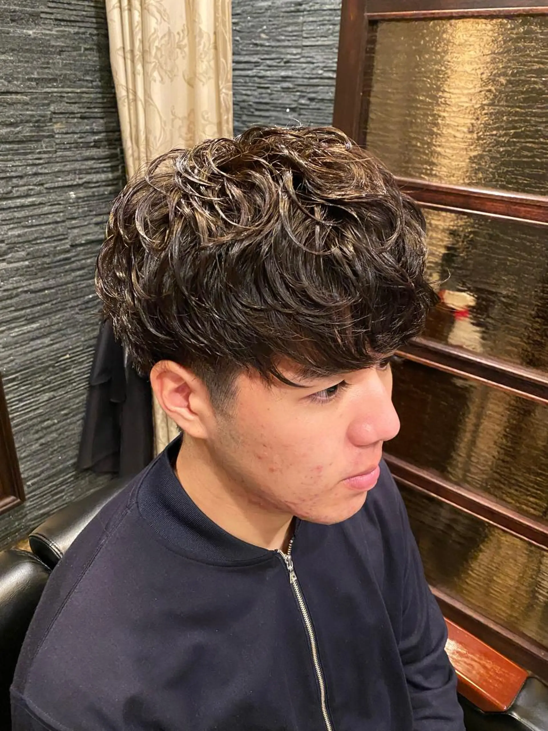 ミディアム パーマ メンズ 岡本 宗士のヘアスタイル