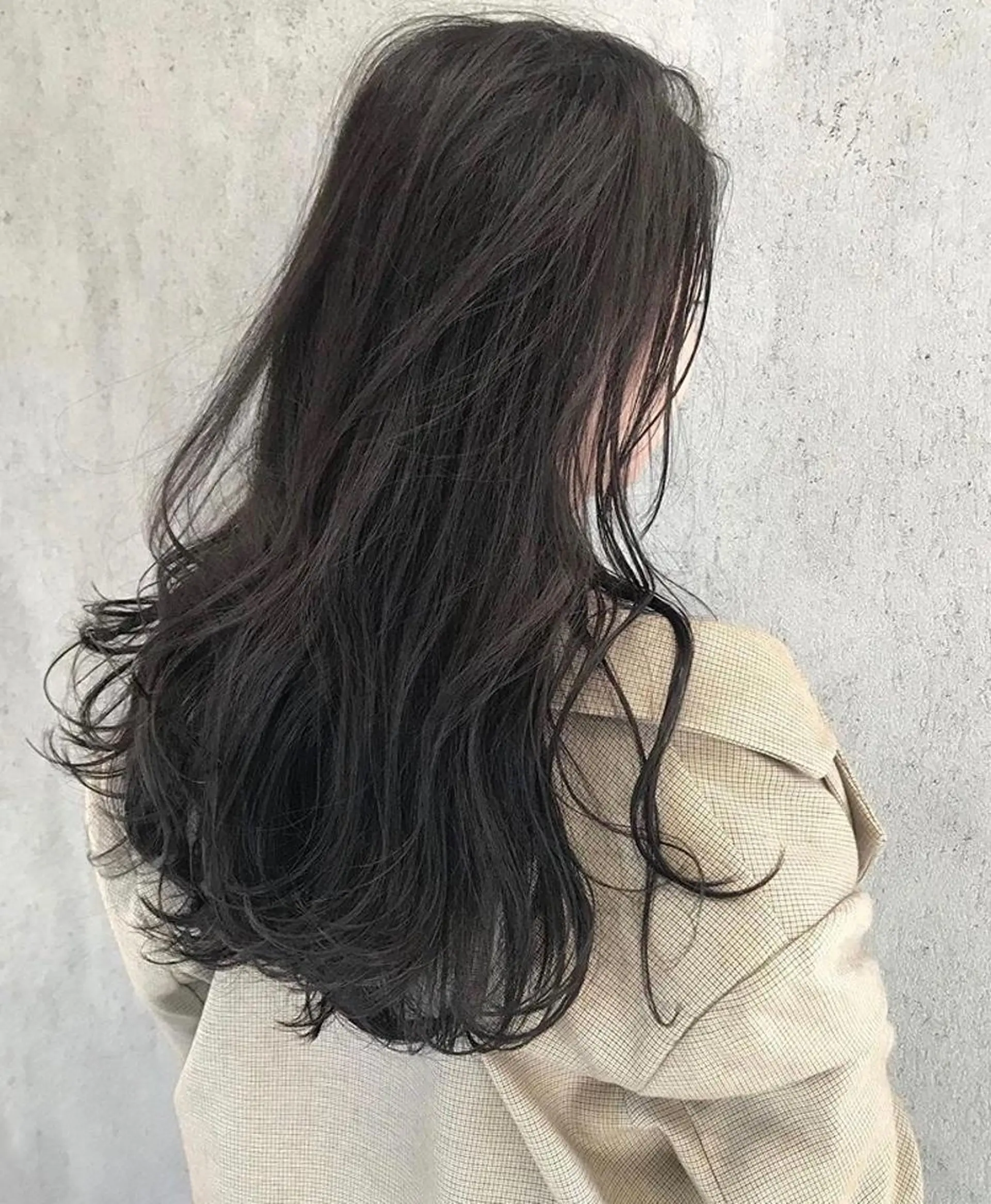 カラー 岡田 真綾のヘアスタイル