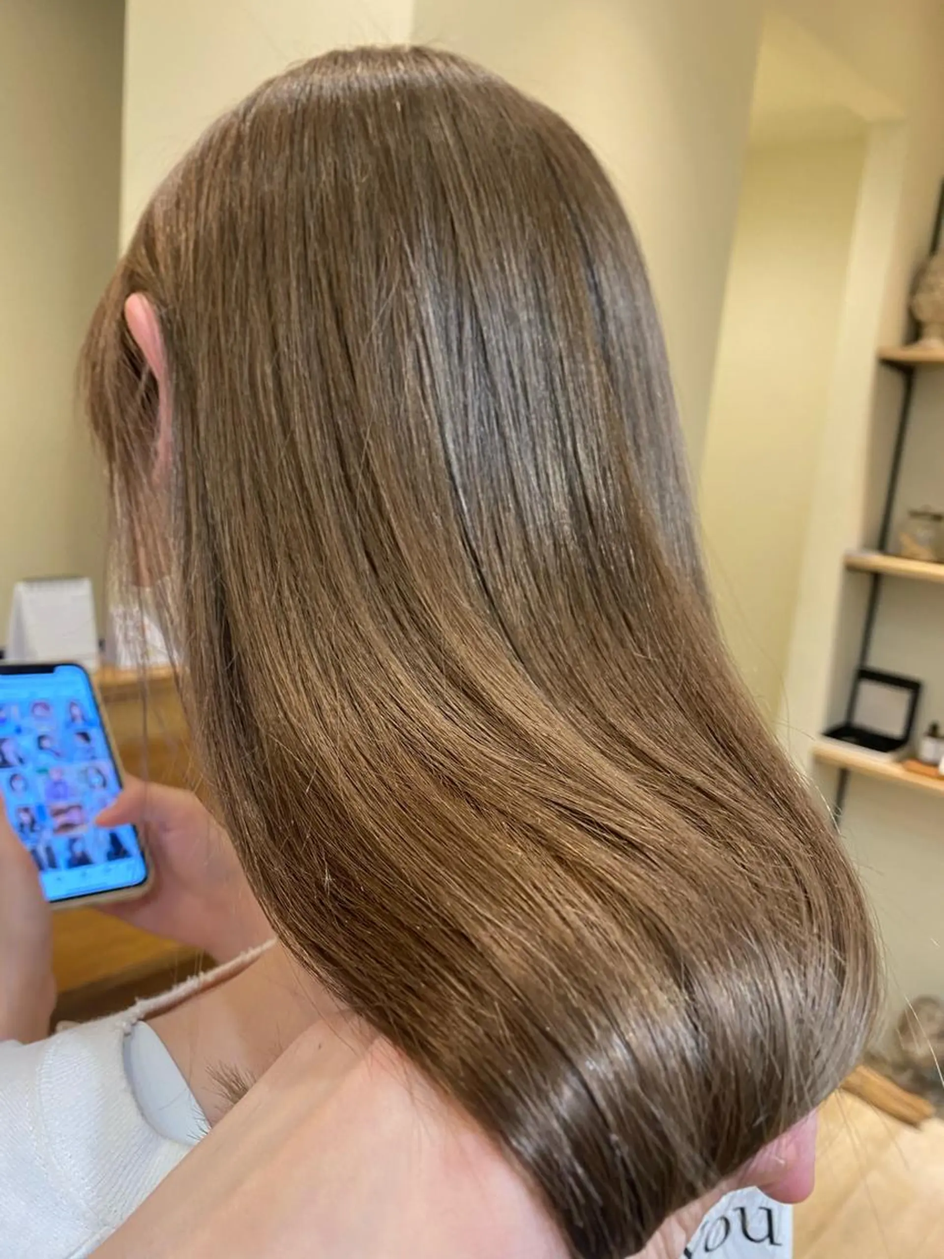 ロング アッシュ SOLO所属・奈良 彩華のヘアスタイル