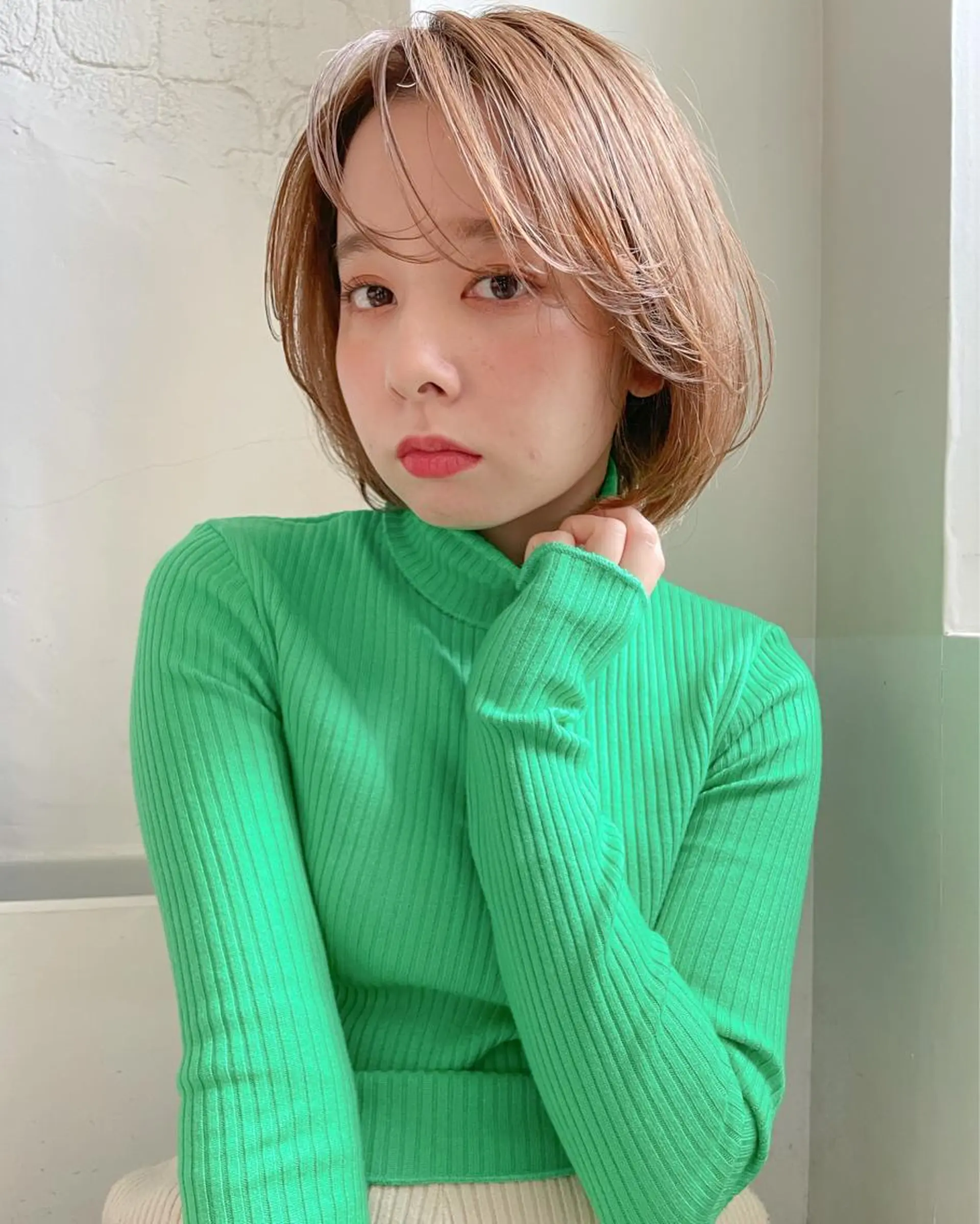 ショート カラー ヘアカラー トリートメント 韓国🇰🇷レイヤー カットオリーブカラーのヘアスタイル