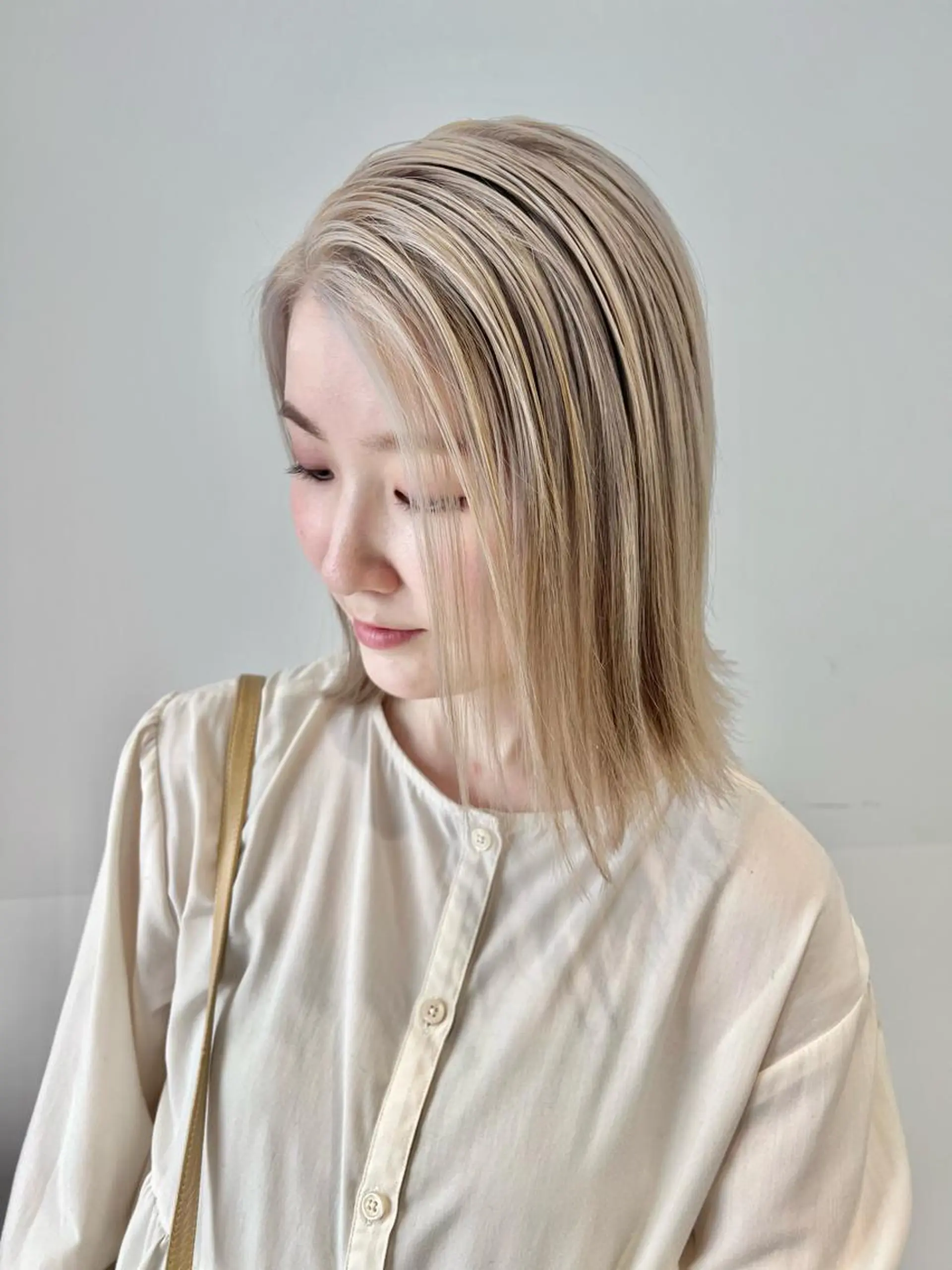 ミディアム カラー 宮永 智香のヘアスタイル