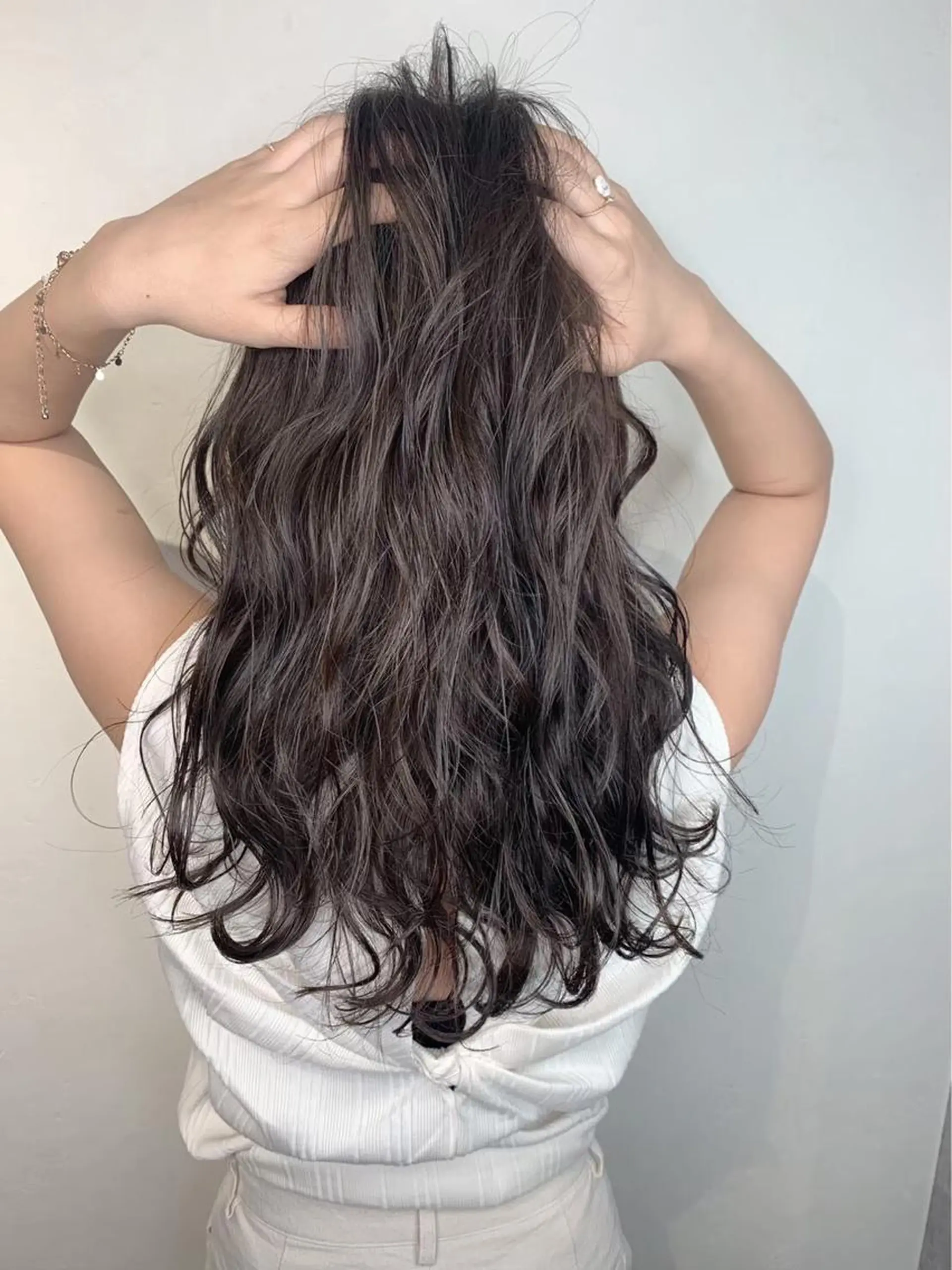 セミロング カラー ハイライトカラー イルミナカラー ハイライト カット ヘアカラー トリートメント _WHITE 高槻のヘアスタイル