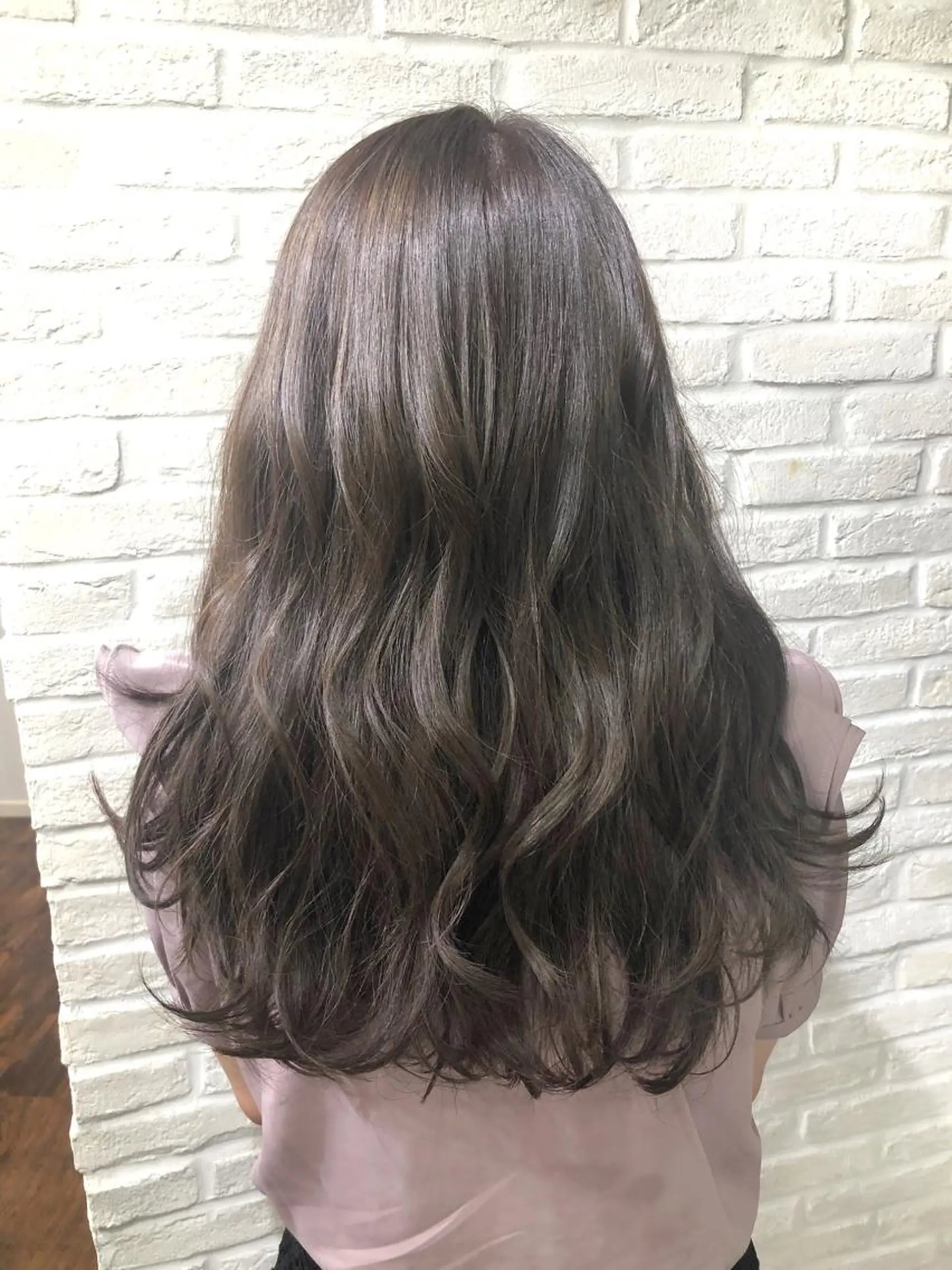 ミディアム カラー アディクシーカラー 透明感カラー シルバー Soleria 田中慎一のヘアスタイル