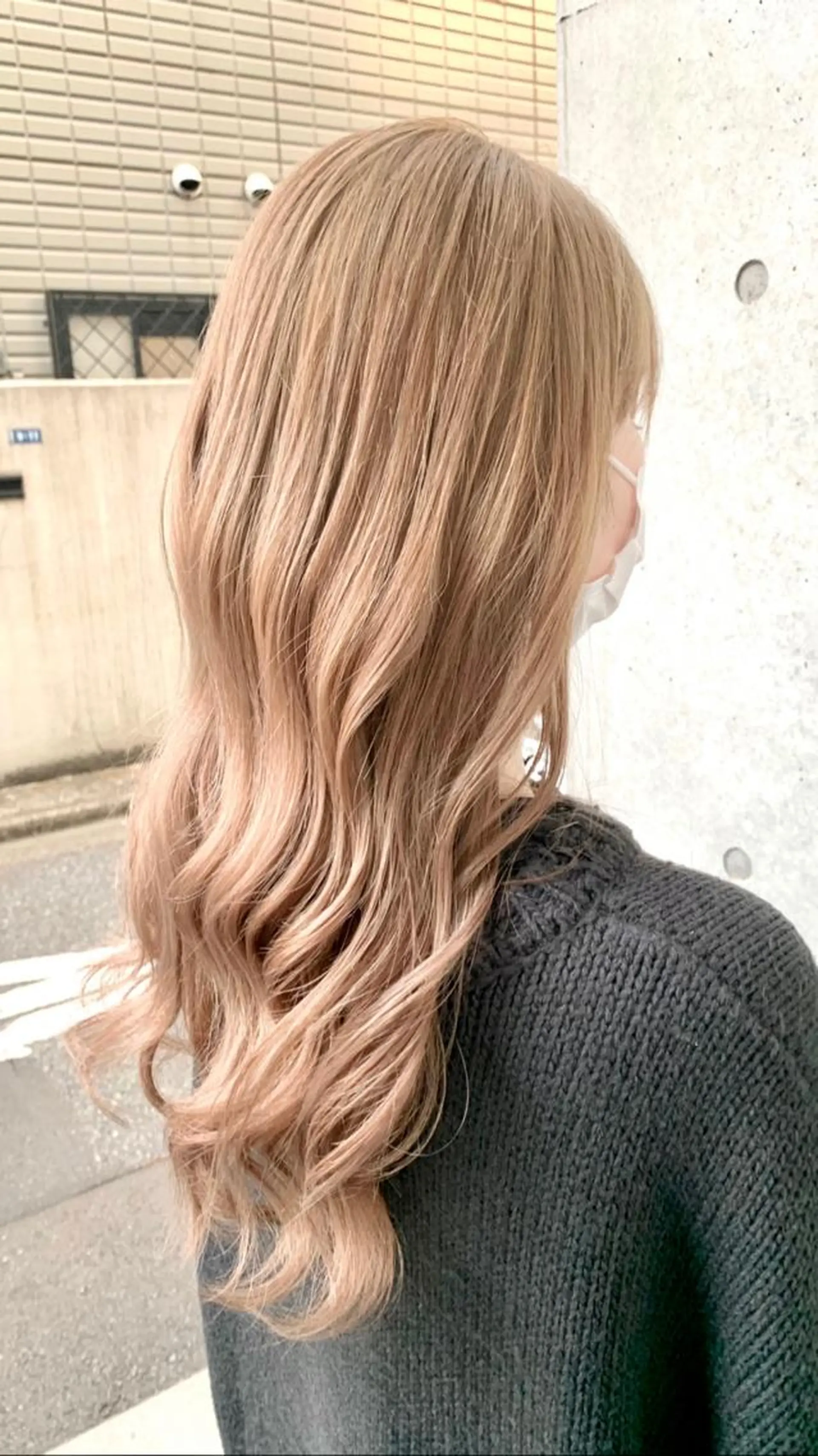 ロング カラー ブリーチ 透明感カラー ダブルカラー ハイトーンカラー デザインカラー🏝️ 須賀汐音のヘアスタイル