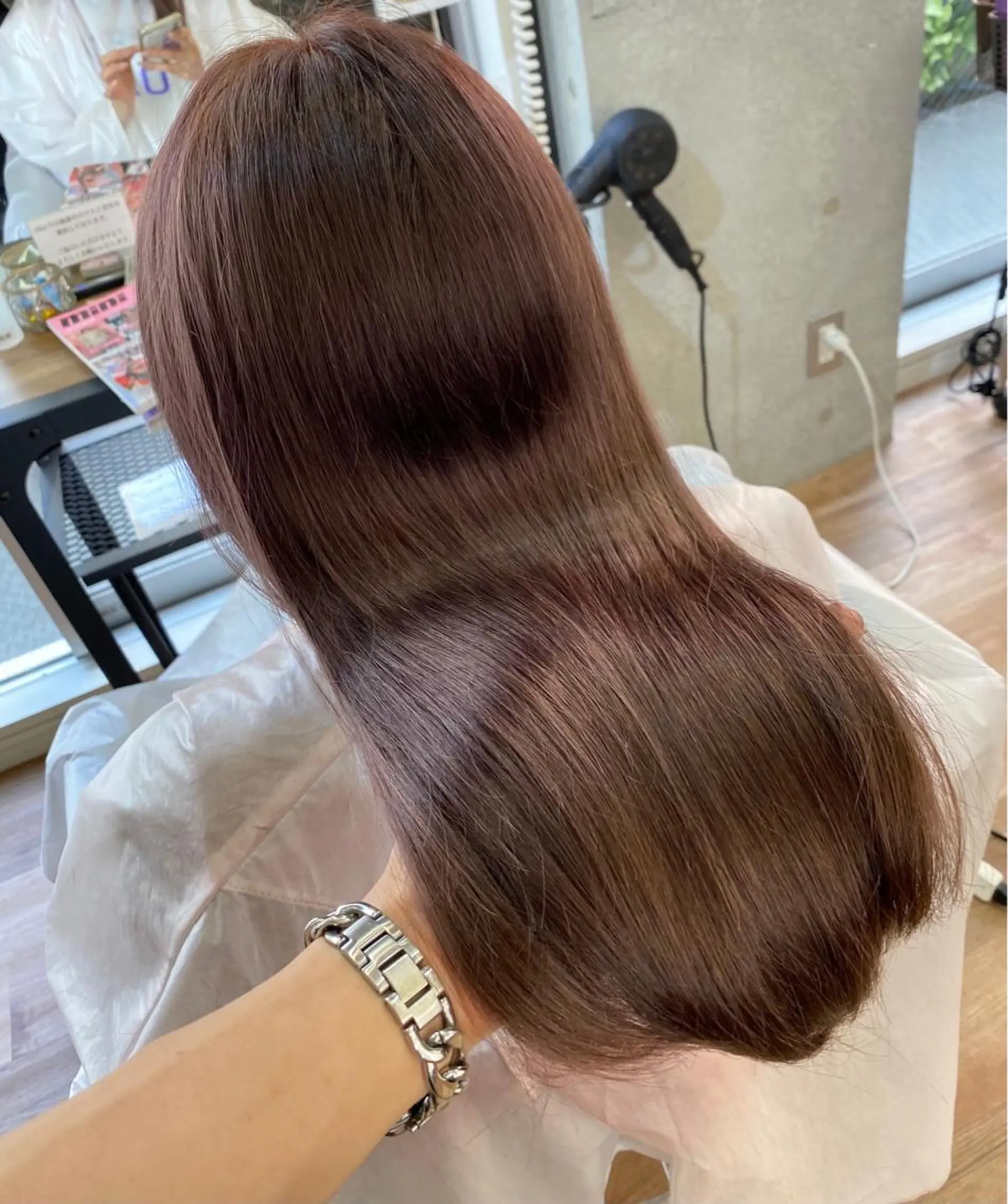 ロング カラー ベージュカラー ブリーチ ブラウンカラー ケアブリーチ カシス カット トリートメント 大人可愛いレイヤー 大田のヘアスタイル