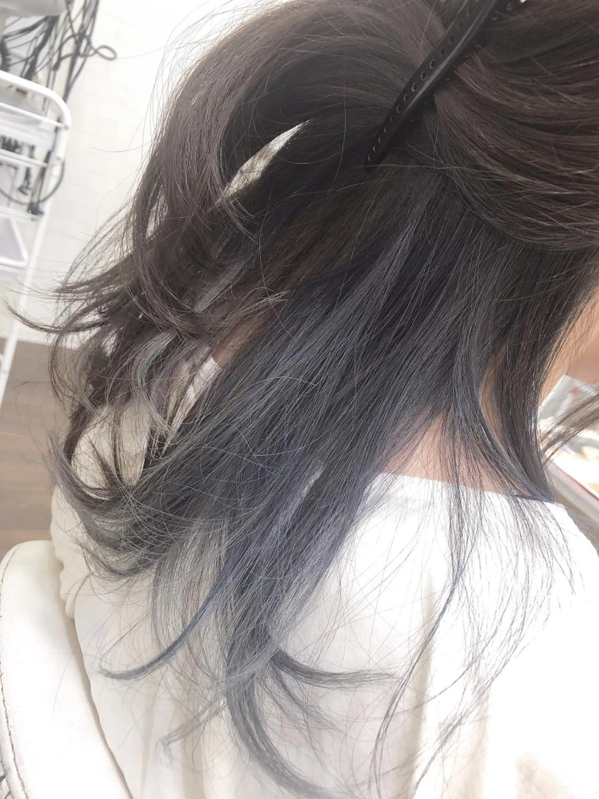 カラー アッシュ アッシュグレー ブリーチ ハイライト/インナー /ブリーチ/レイヤーのヘアスタイル