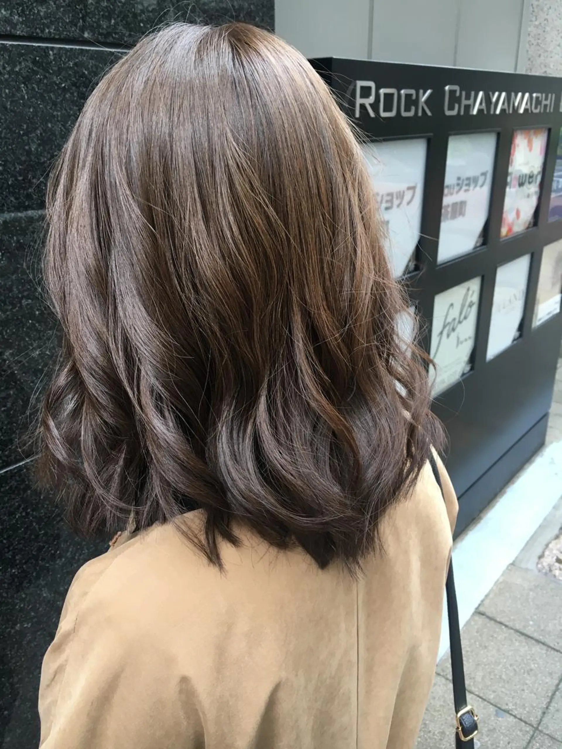 ミディアム アッシュ 角床直哉 カラーカットNO 1のヘアスタイル