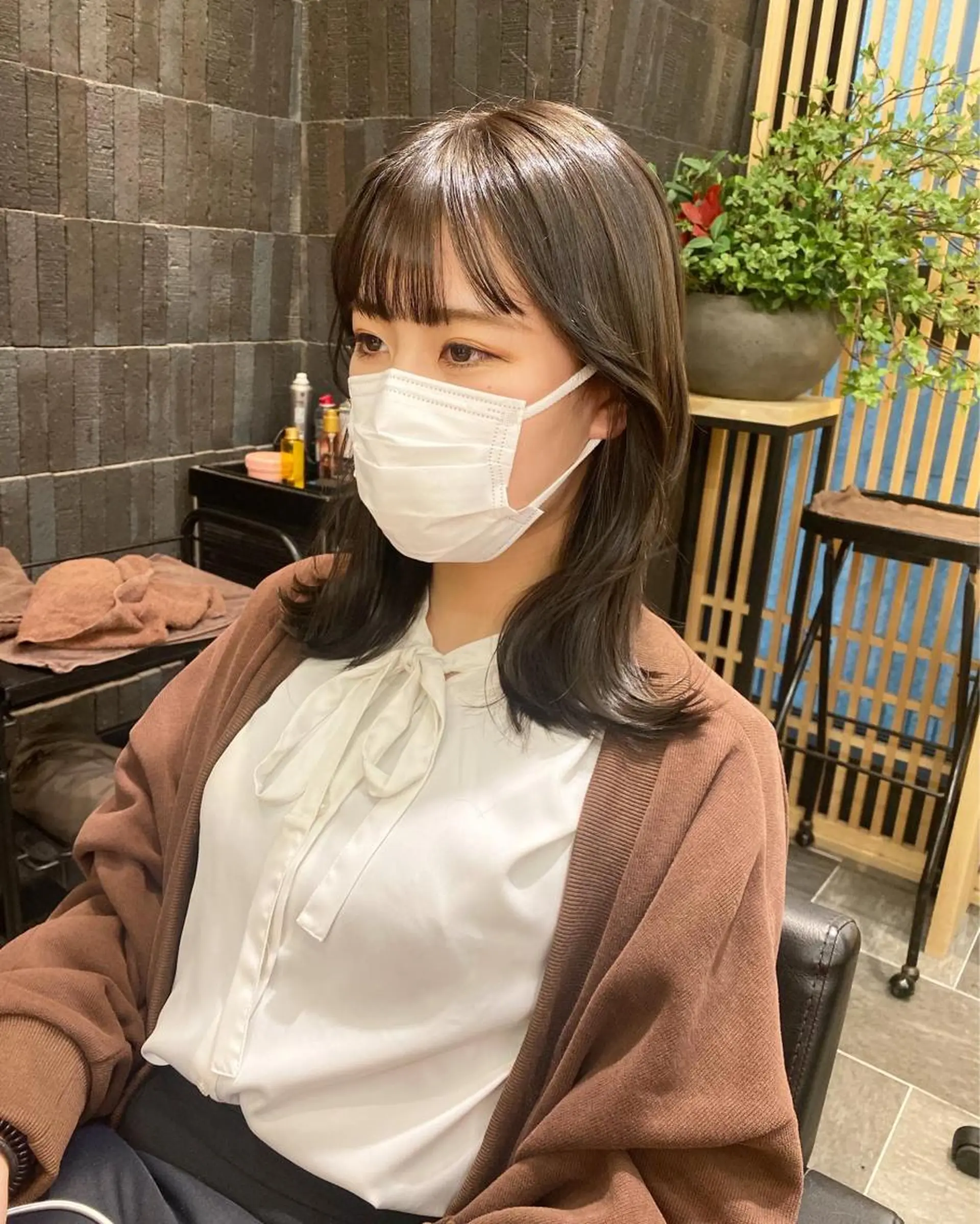 ミディアム カラー グレージュ くびれヘア ♡レイヤーカット れお♡のヘアスタイル